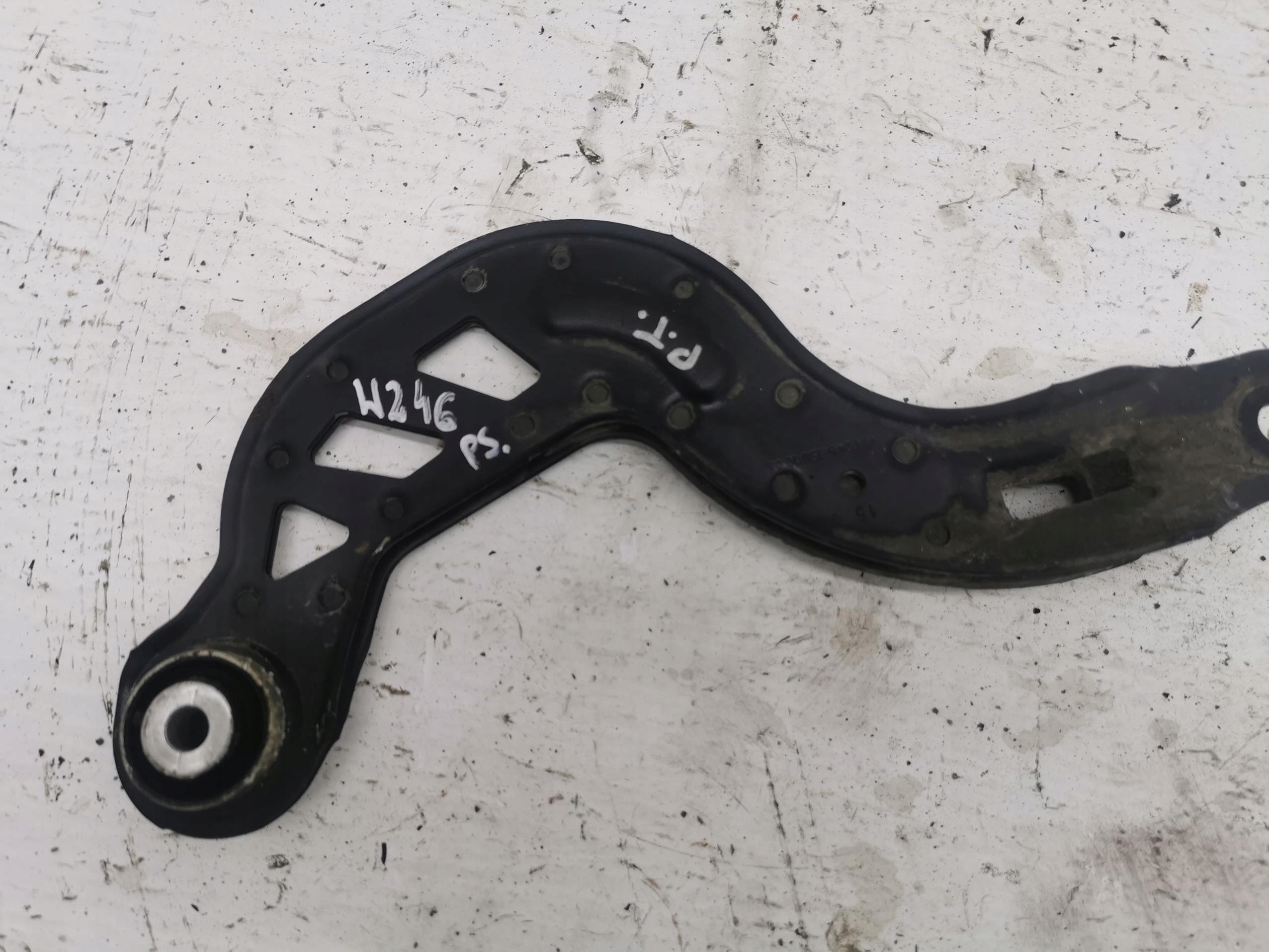 Querlenker hinten MERCEDES B-KLASA W246 A2463501006