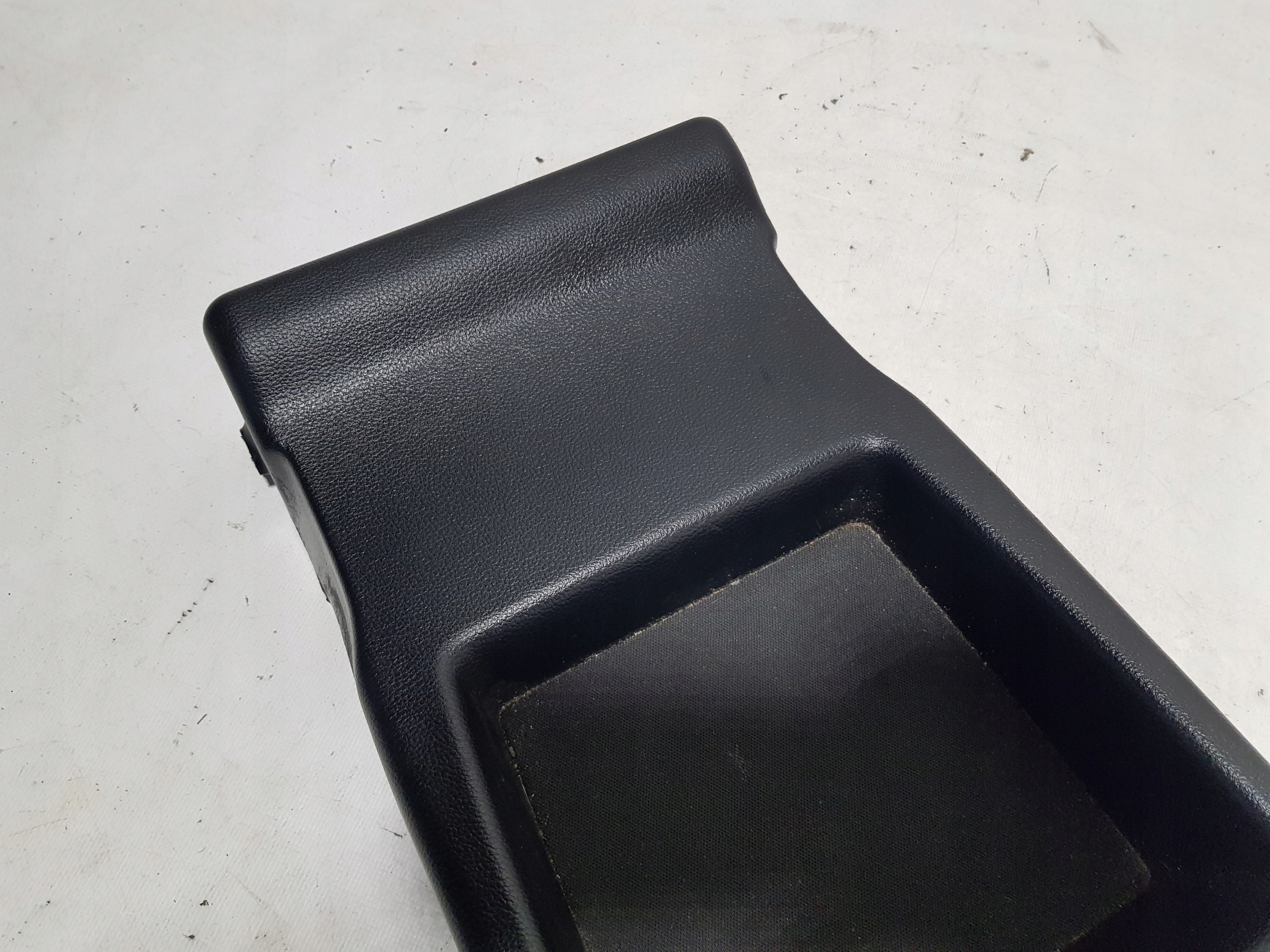 Handschuhfach KANAPY heck TUNEL mitte MERCEDES W207 COUPE 2078400174