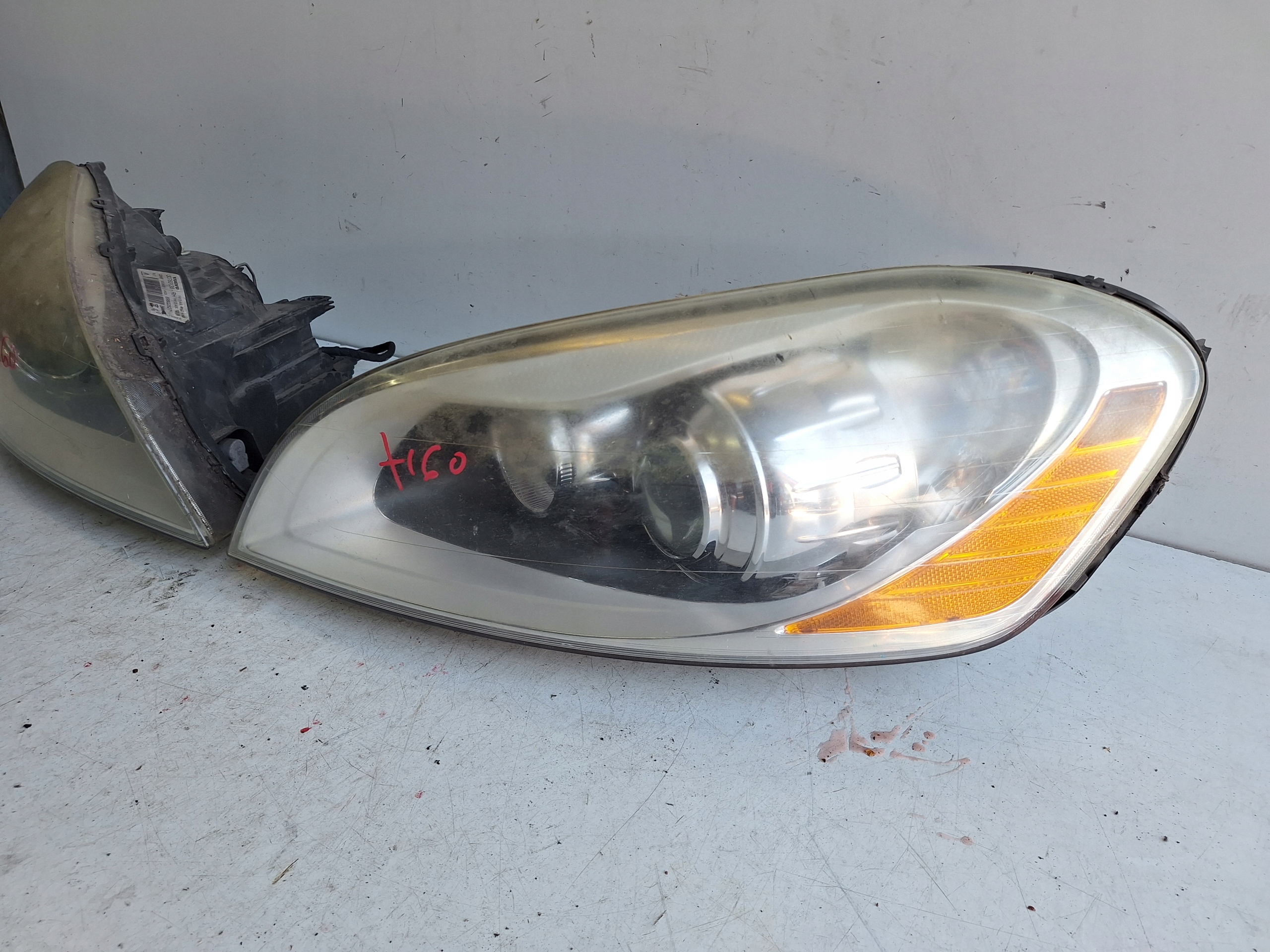 VOLVO XC60 08-13 light left XENON UK