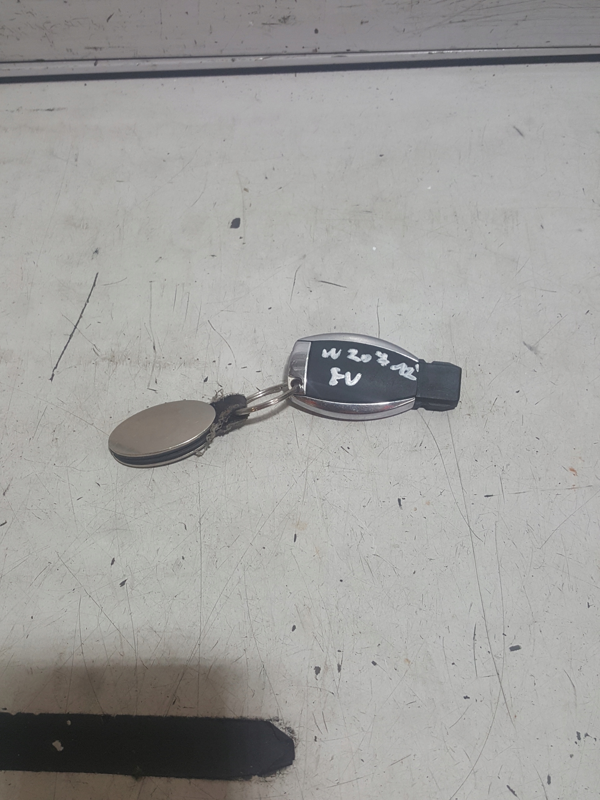 MERCEDES W207 KLUCZYK PILOT Typ samochodu Samochody osobowe