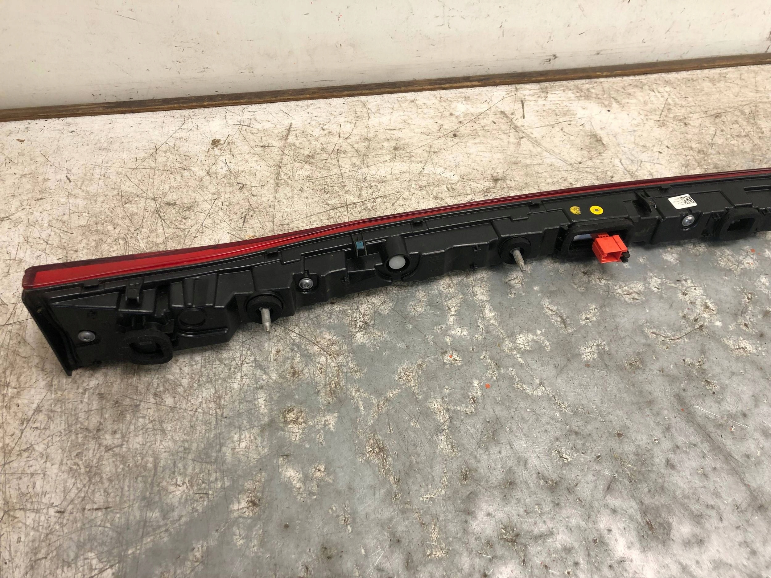light cap bonnet LED CUPRA BORN 10F945093