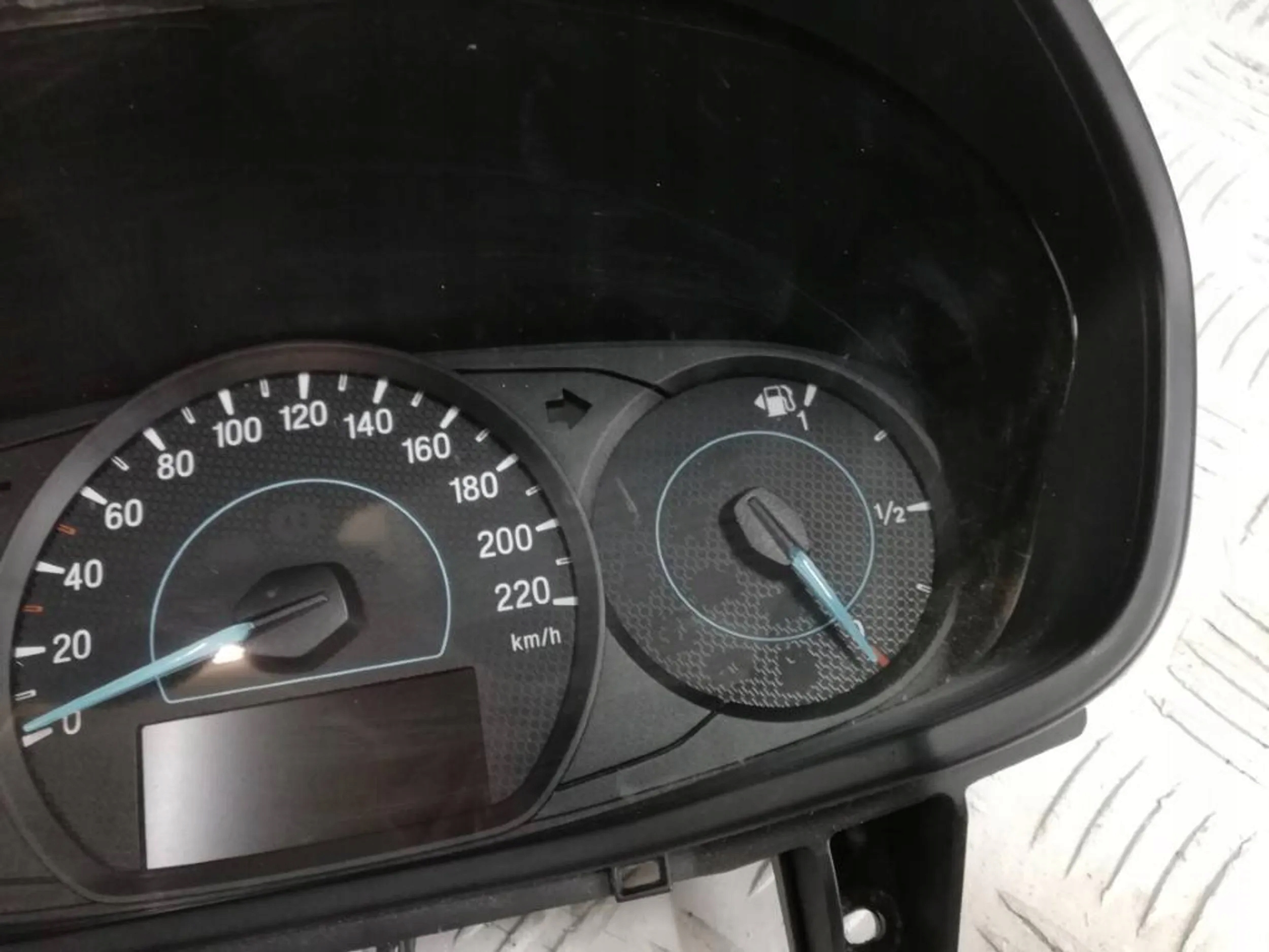 ZZ FORD KA+ III 18R 1.2B dials