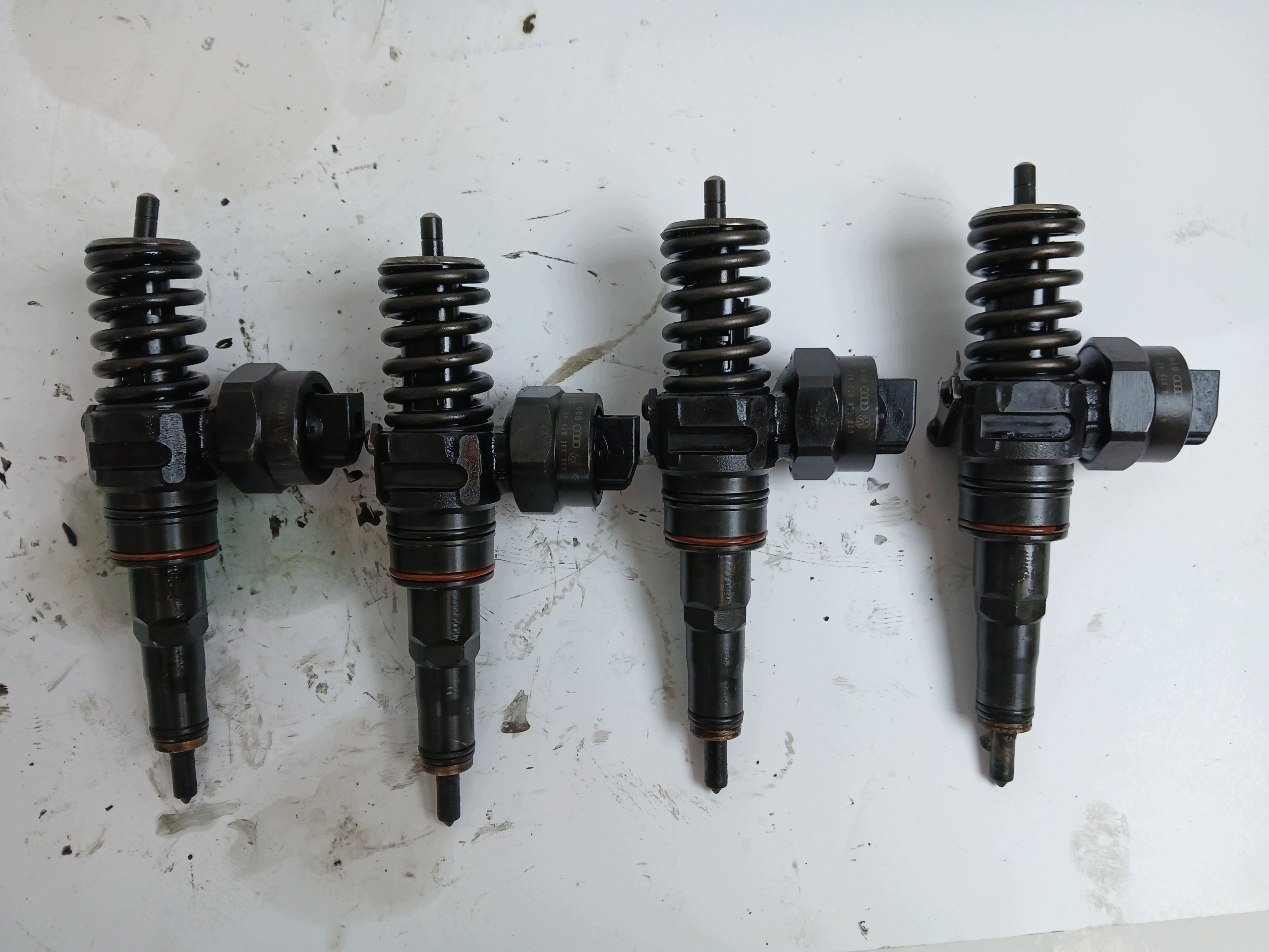 VW PASSAT B5 LIFT OCTAVIA e SHARAN e 1.9 TDI Iniettore 038130073AC