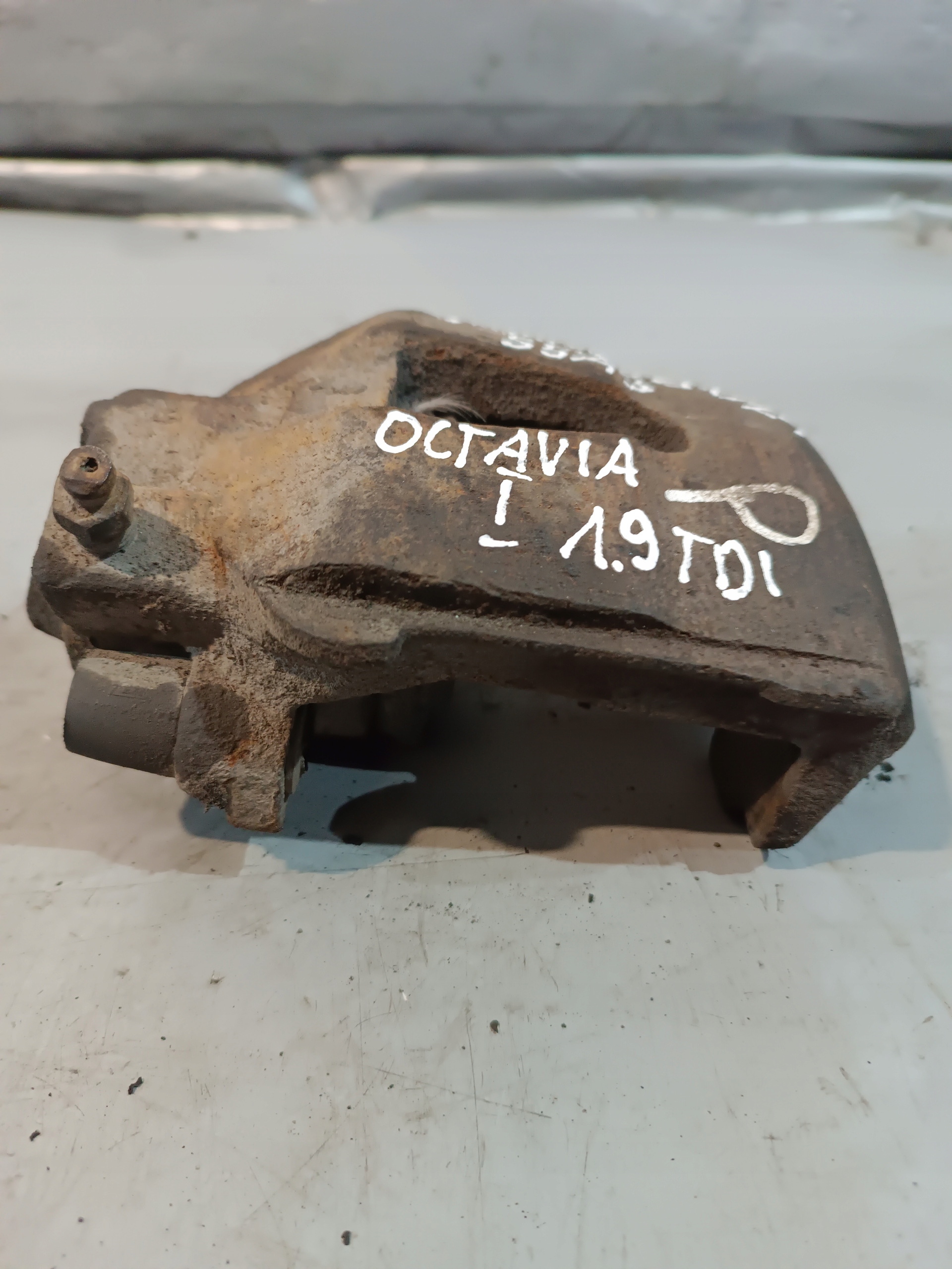 caliper right front Skoda Octavia and