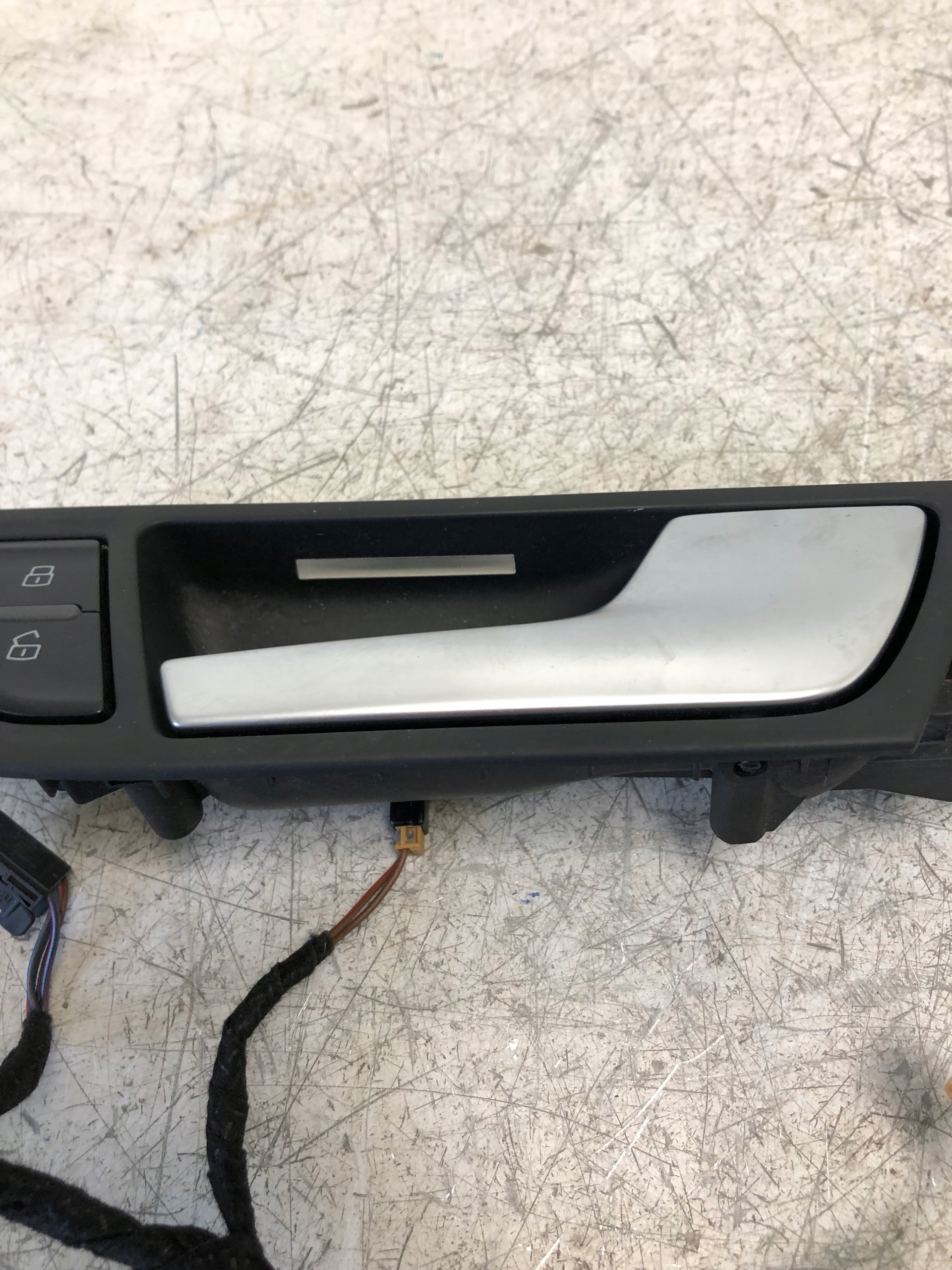 handle inner PODSWIETLENIE right front Q5