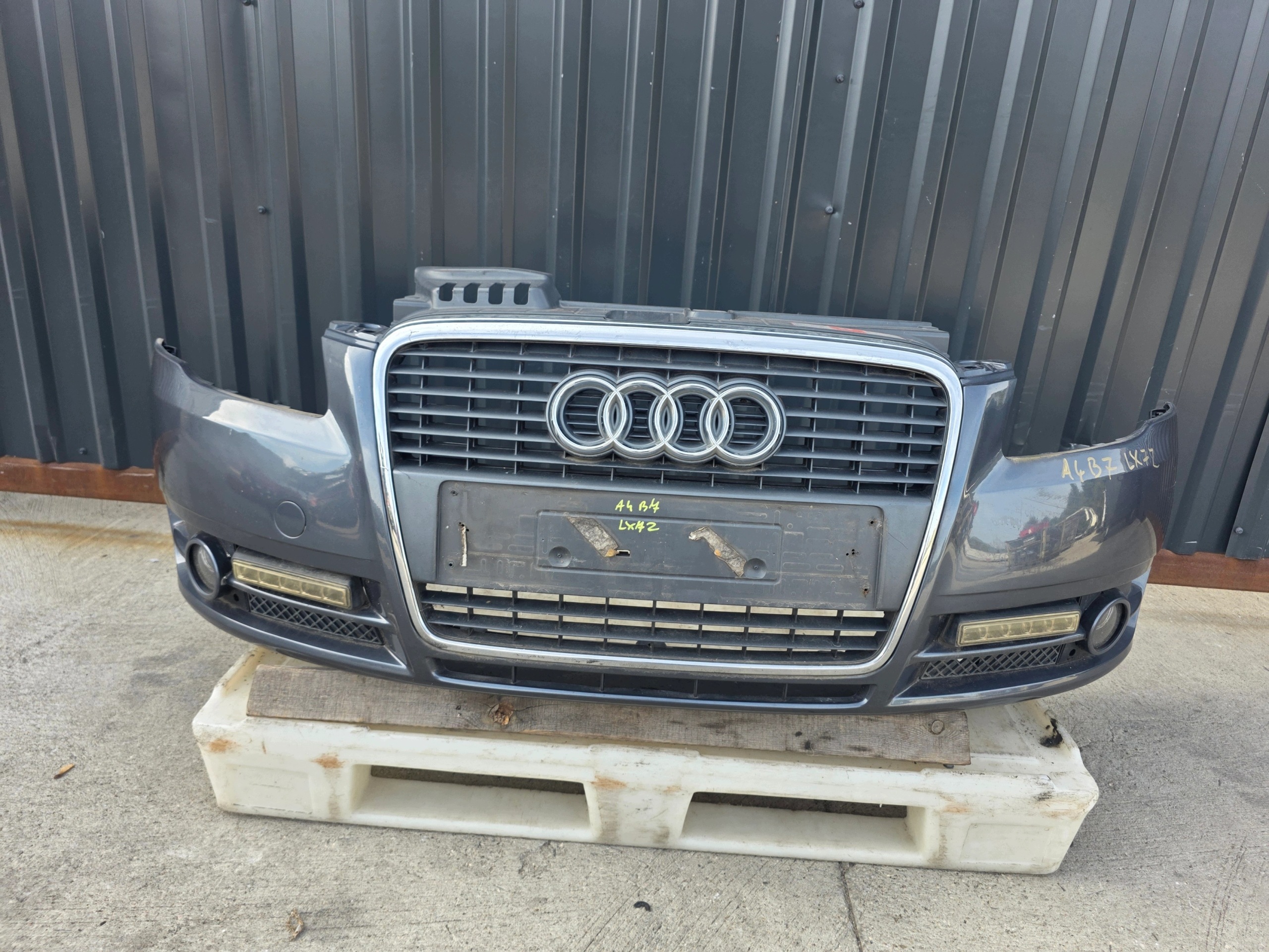 bumper front complete AUDI A4 B7 LX7Z !!!