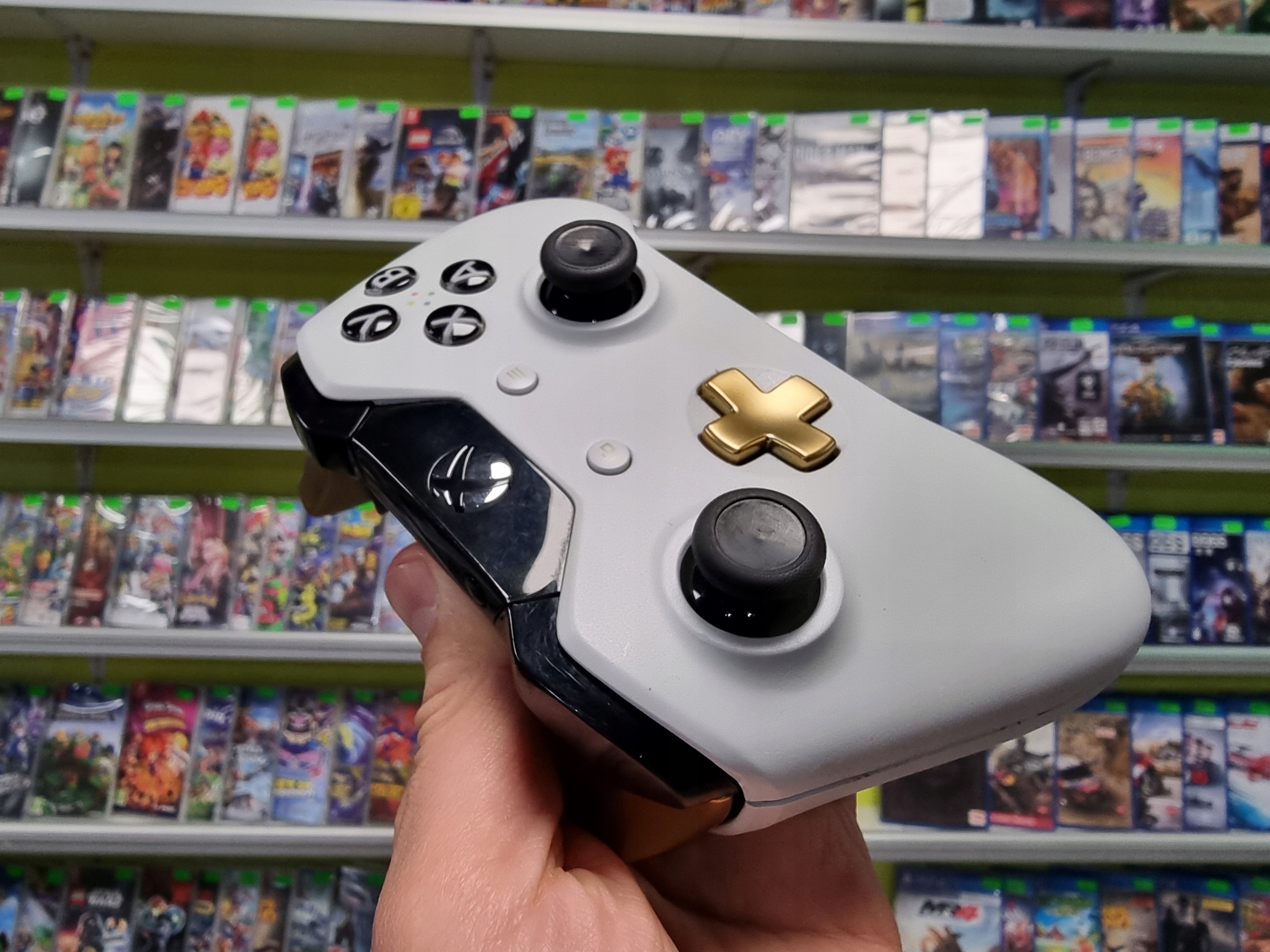 129. ORYGINALNY PAD KONTROLER XBOX ONE SERIES S X LUNAR WHITE GUMOWANE GRIP Kompatybilne platformy Xbox Series Xbox One