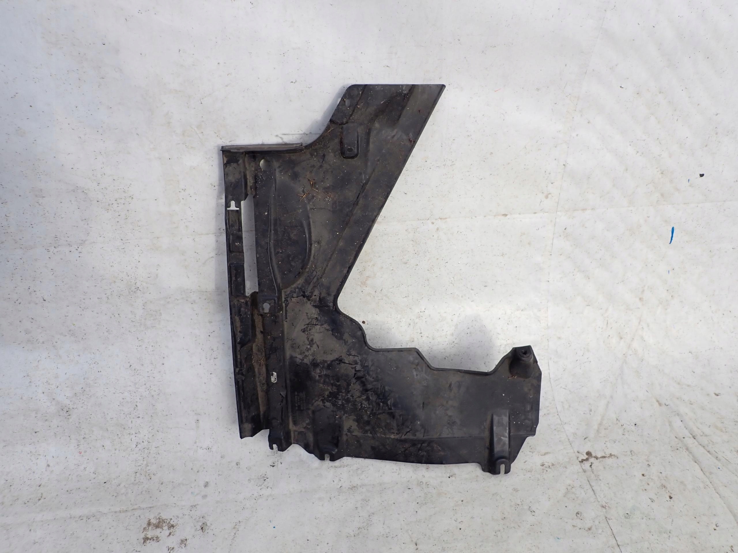 AUDI A4 B9 8W cover chassis right