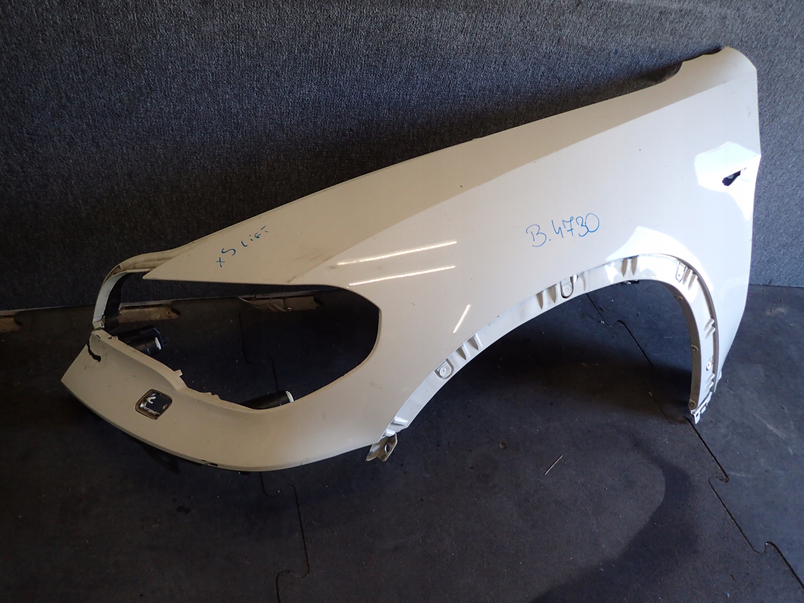 FENDER FRONT LEFT BMW X5 E70 LIFT