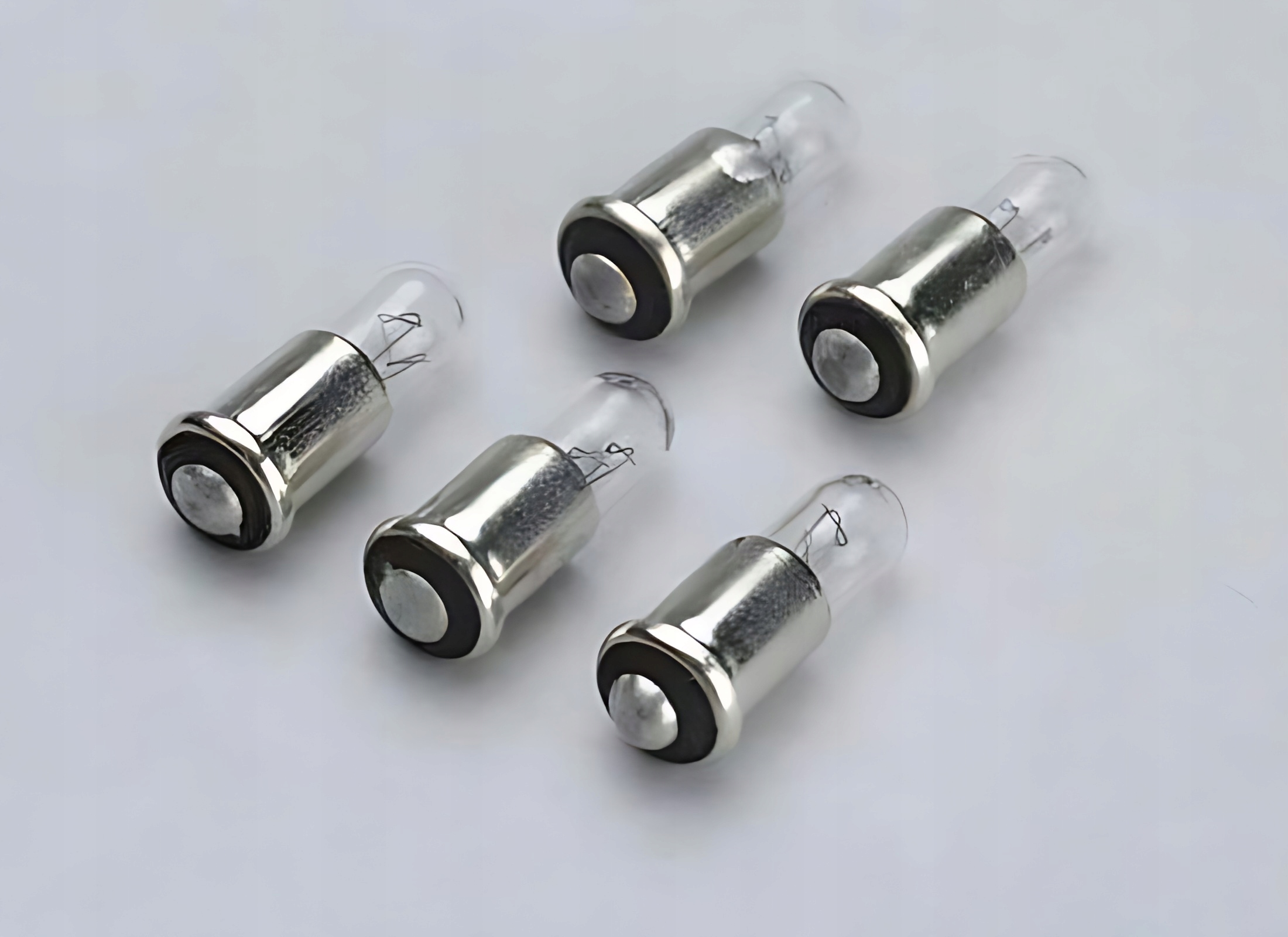 56011 Žárovka 16V 0,05A, balení 5 žárovek pro modelářské aplikace