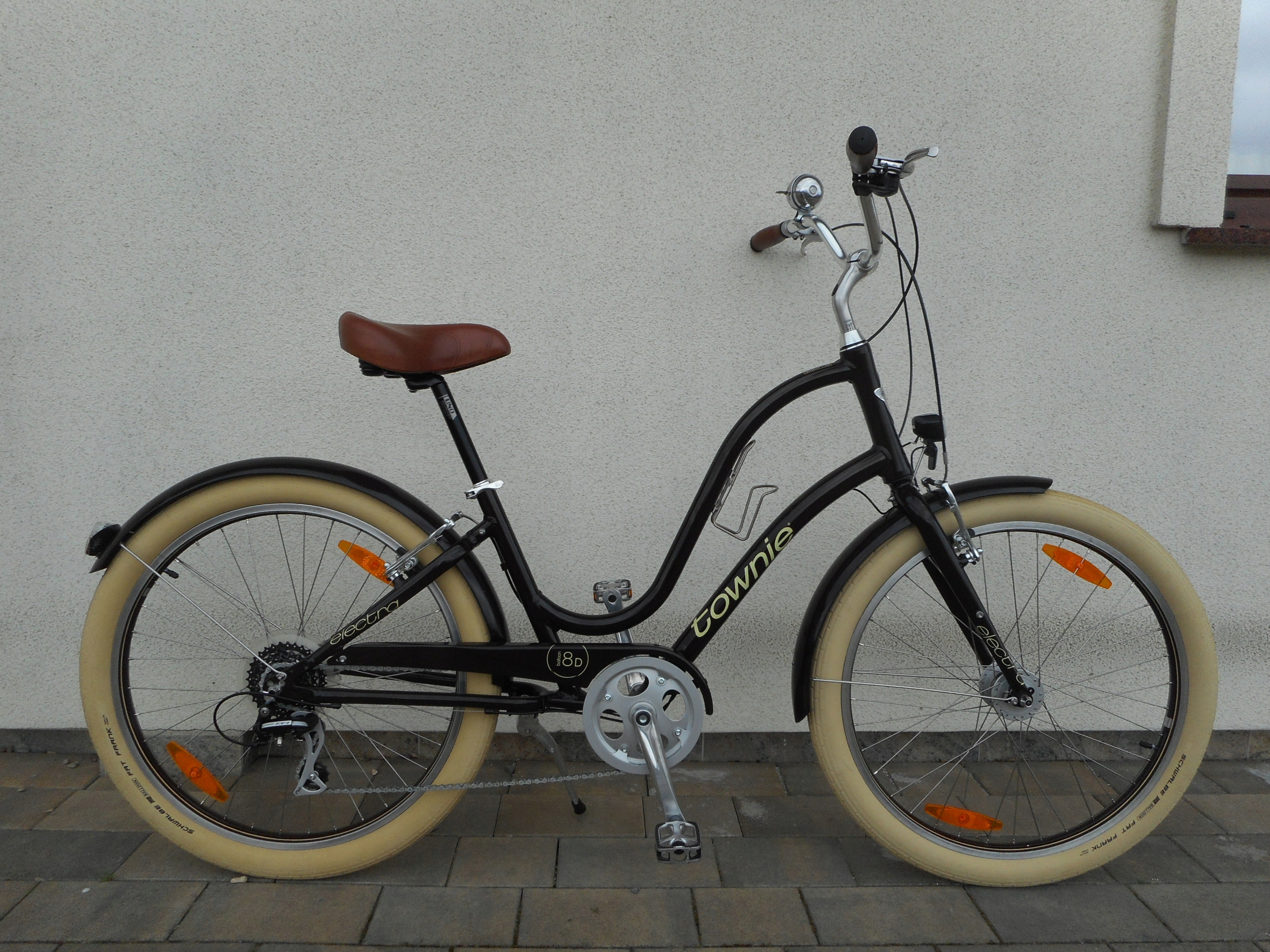 aluminiowy ELECTRA TOWNIE koła 26 24 biegi SHIMANO powystawowy Kod producenta 123