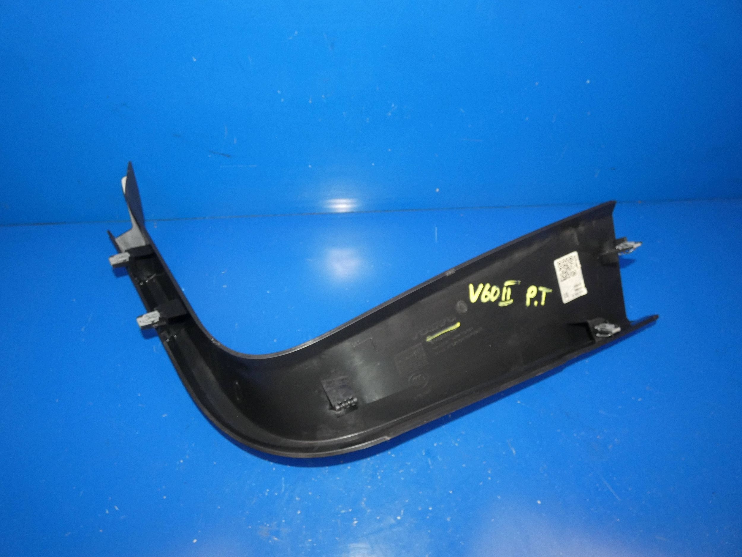VOLVO V60 II 18- cover moulding bonnet boot right rear part