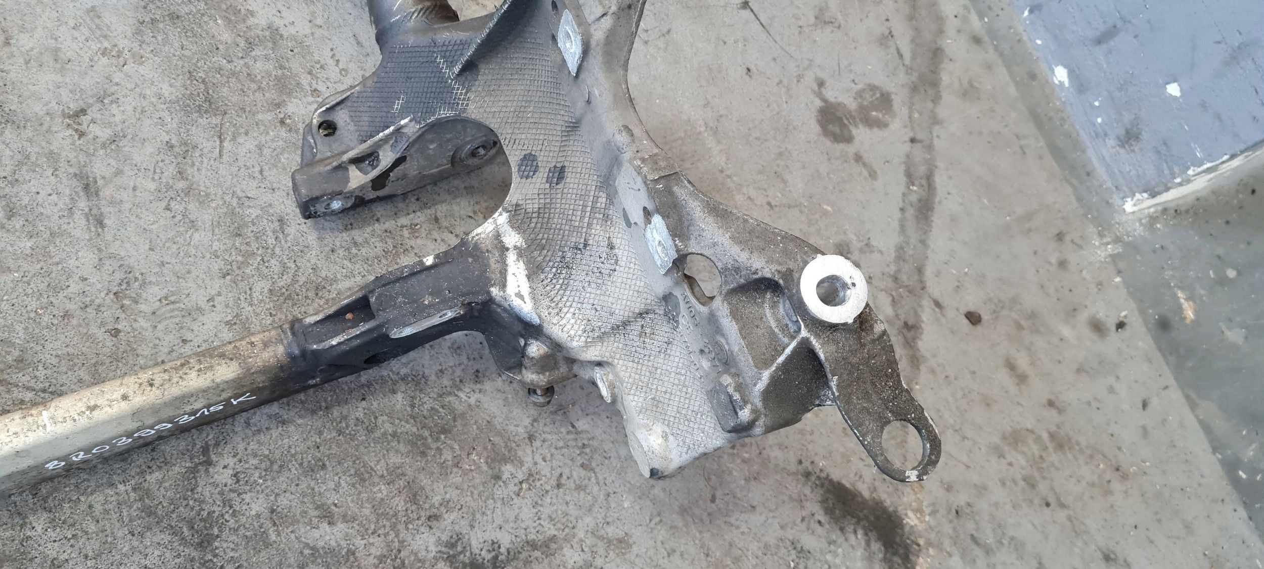Q5 8R axle beam subframe sider axle beam front front LAWA 8R0399315K