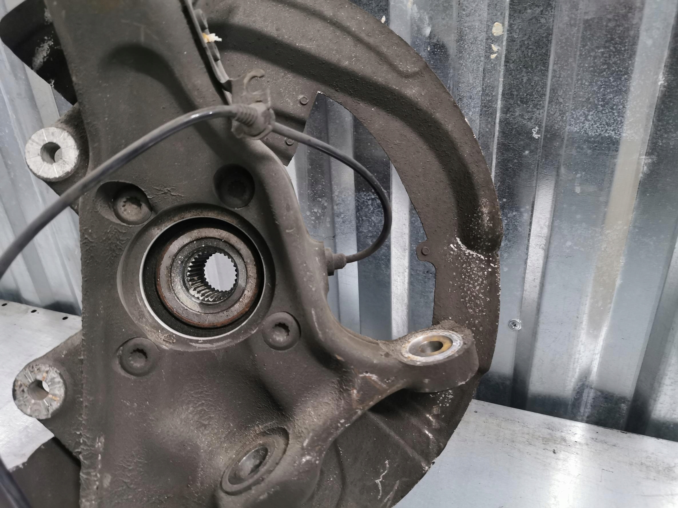 otoč čepu levý předek XDRIVE BMW X6 E71 3.0D 306KM 6773783