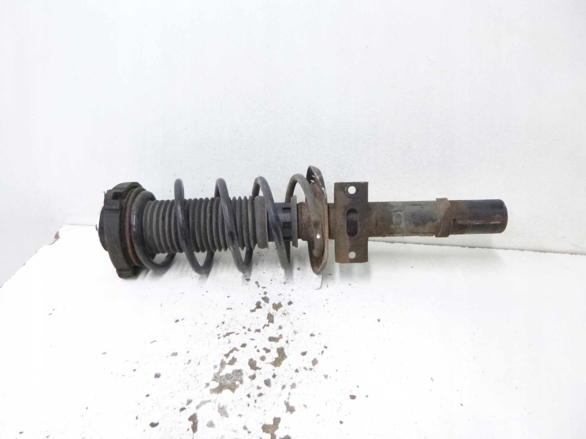 shock absorber front left Volkswagen Polo 9N3 1.2 and 2003. 6Q0413031BM