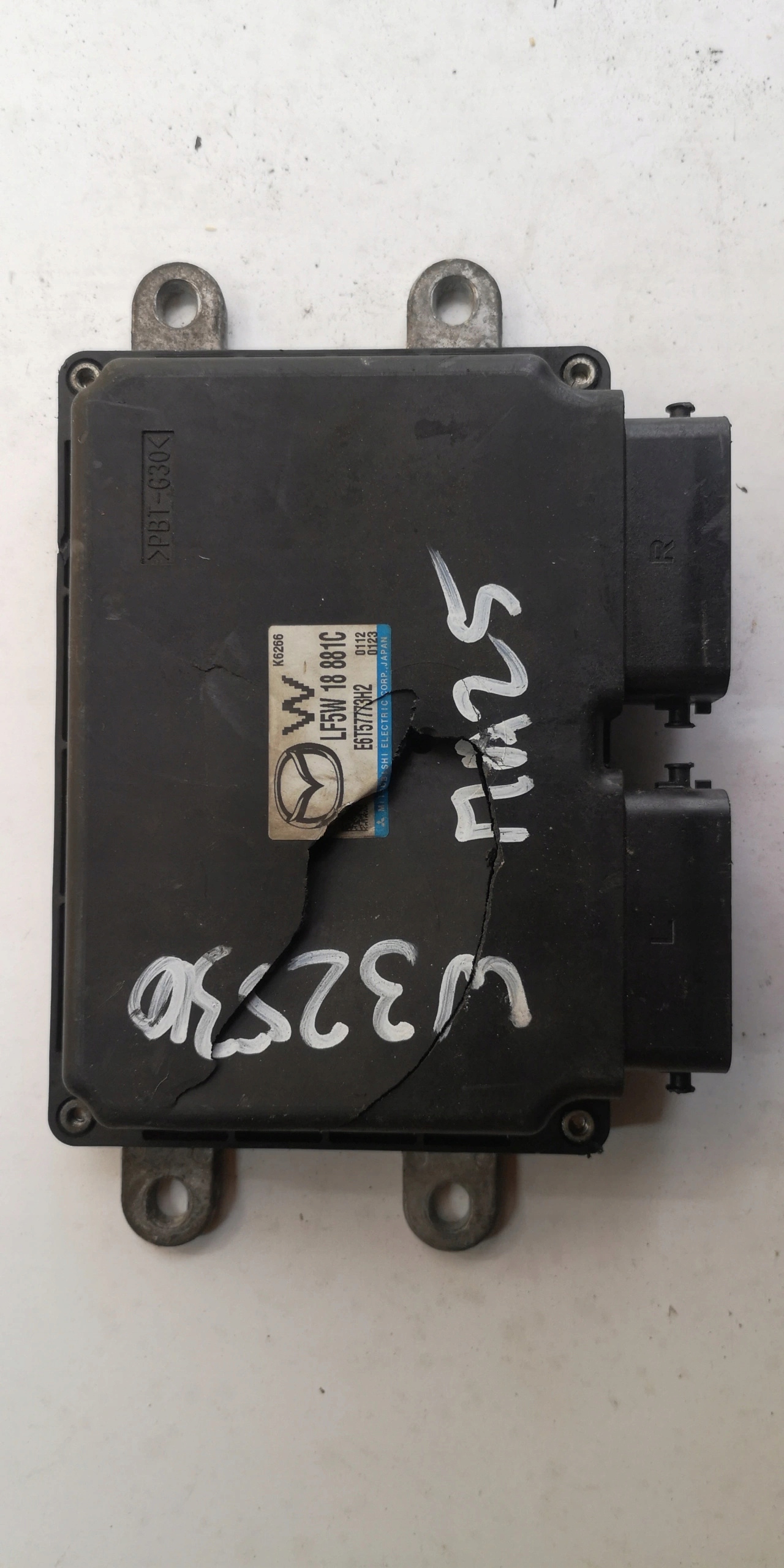 MAZDA 5 ECU computer E6T57773H2 LF5W 18 881C