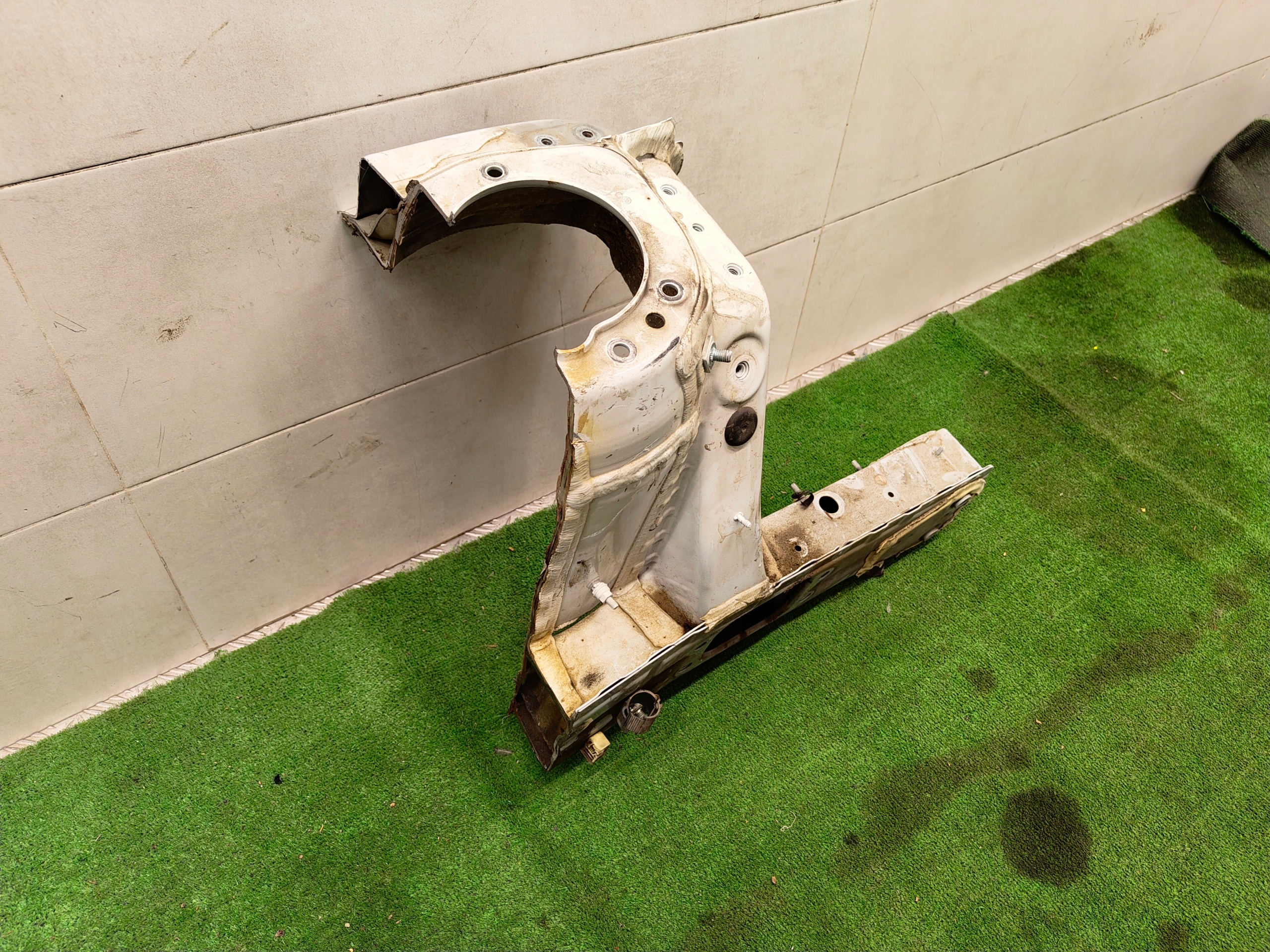 BMW X1 F48 quarter quarter placement left front A300