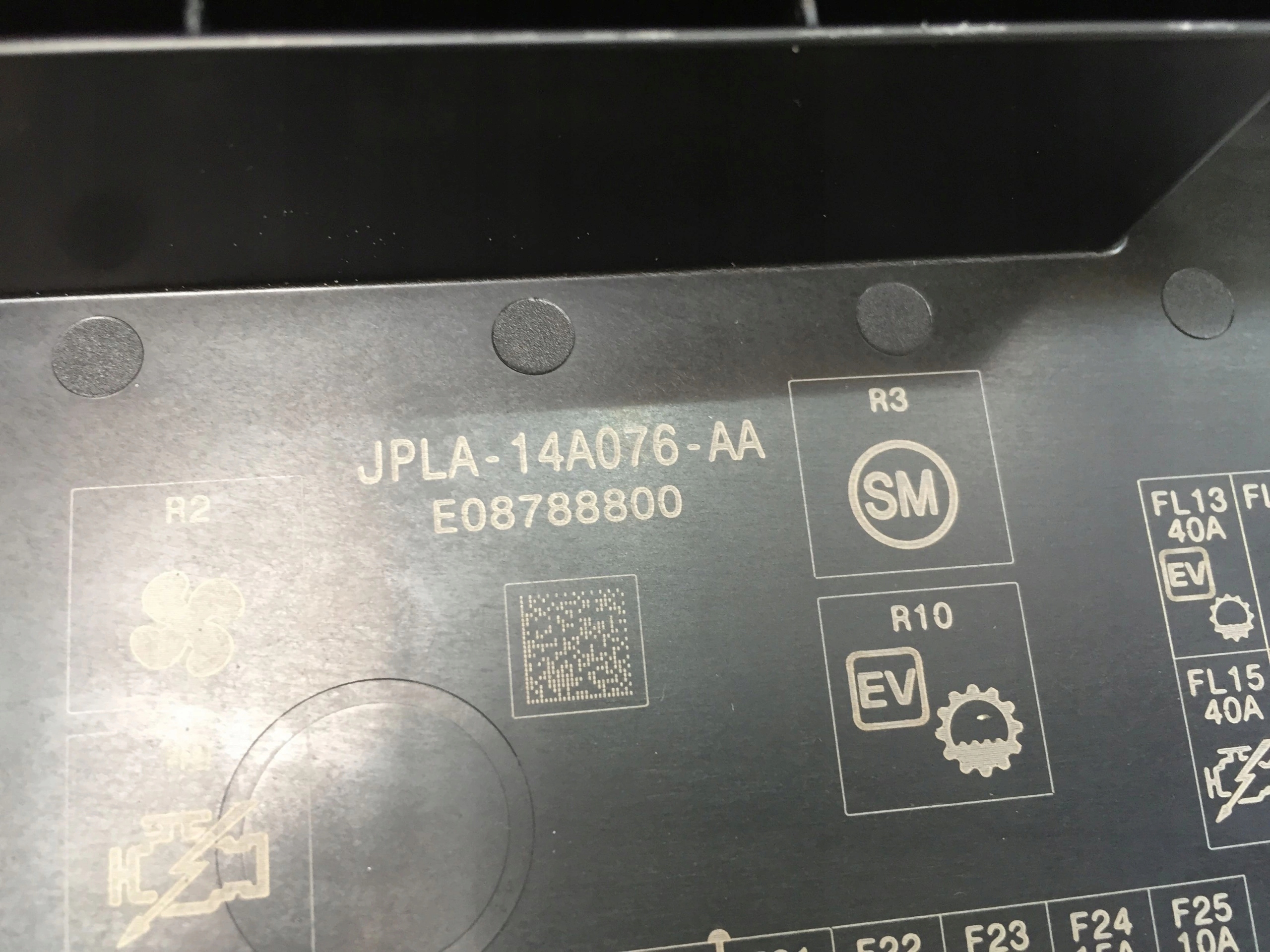 RANGE ROVER SPORT 3.0 SDV6 L494 2019 LIFT PUSZKA SKRZYNKA BEZPIECZNIKÓW Typ samochodu 4x4/SUV Samochody osobowe