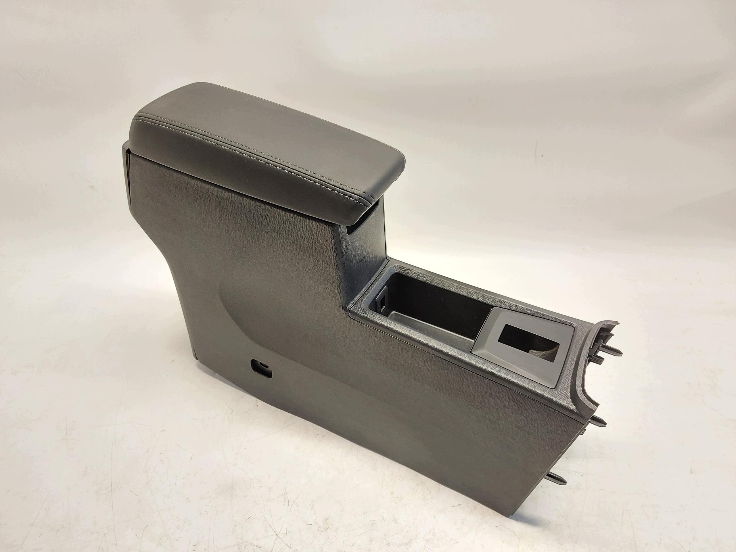 Citroen C3 IV 4 2025 1.2 THP HN09 TUNEL central armrest