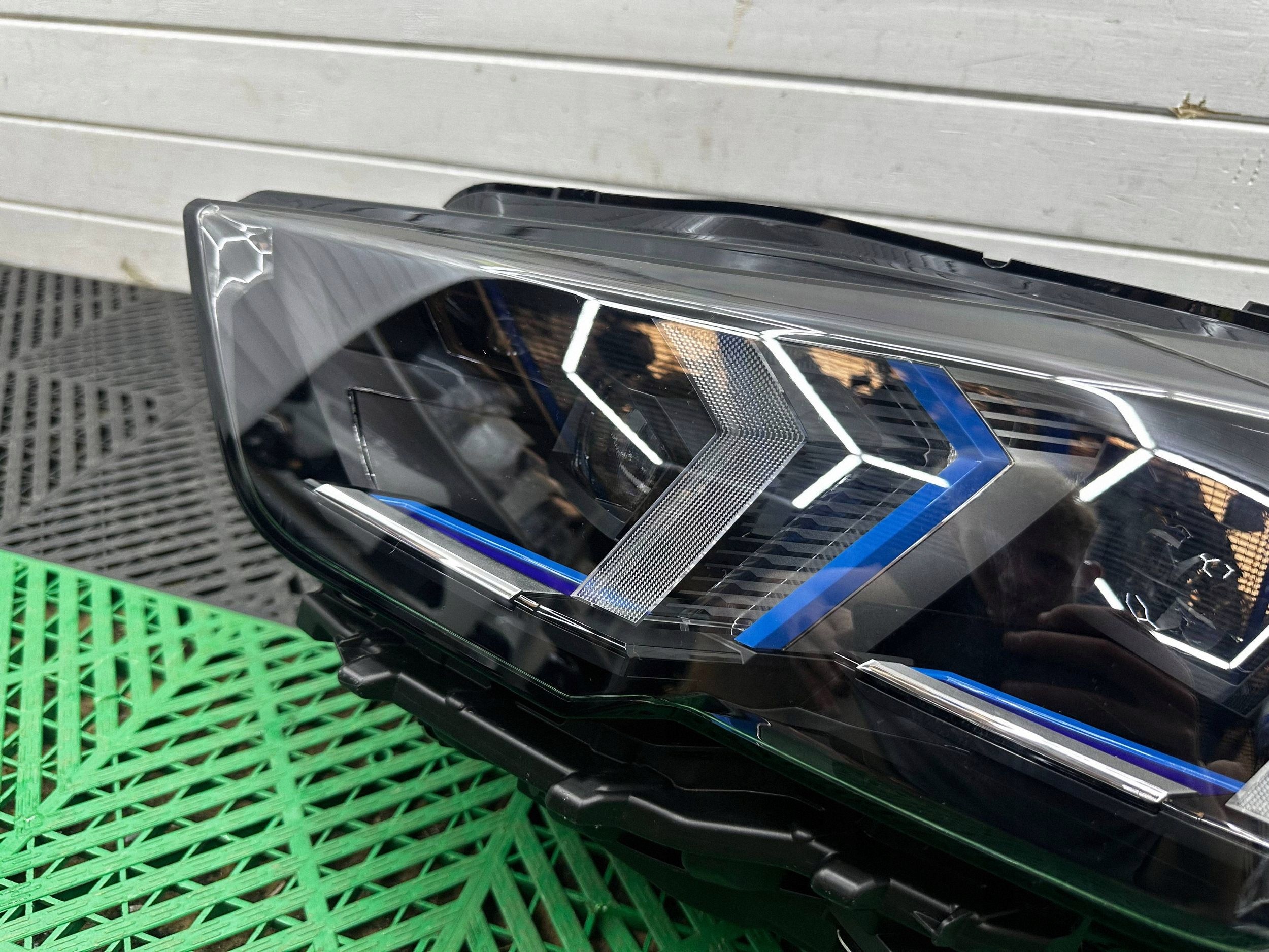 light front side left BMW X2 U10 5A77EB7