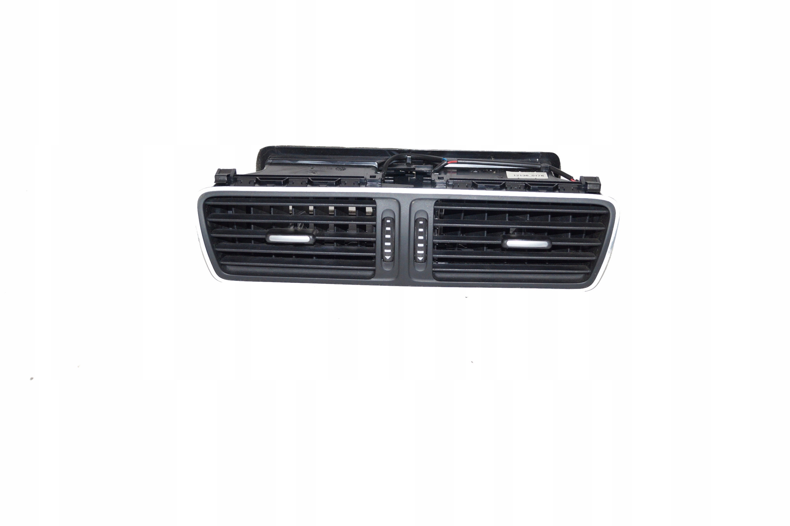 VW CC ВЕНТИЛЯЦІЙНА РЕШІТКА ЦЕНТР 3AB819728A