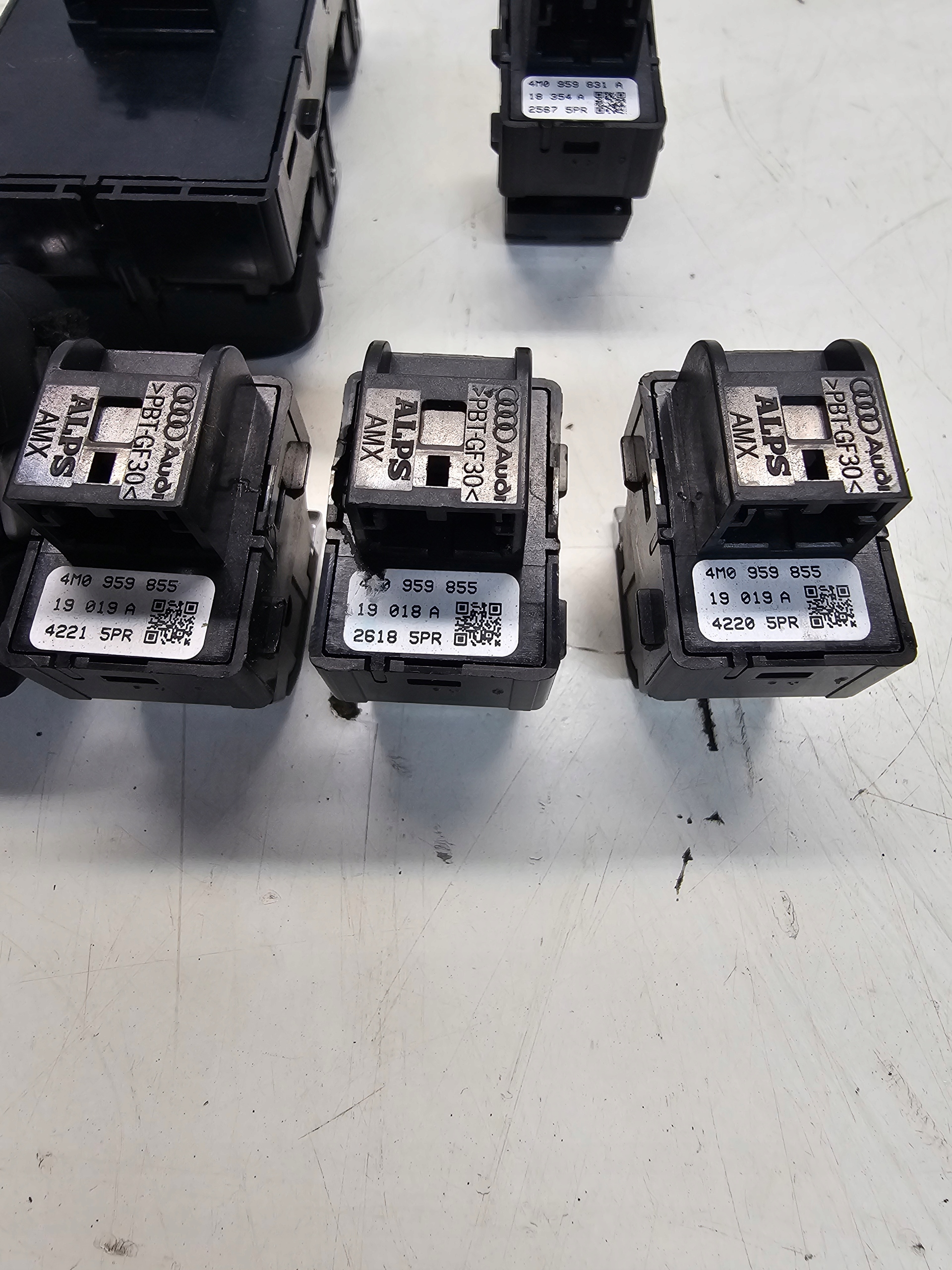 switch switch of the window AUDI A4 B9 A5 8W Q7 4M 4M0959851B KOMPLET