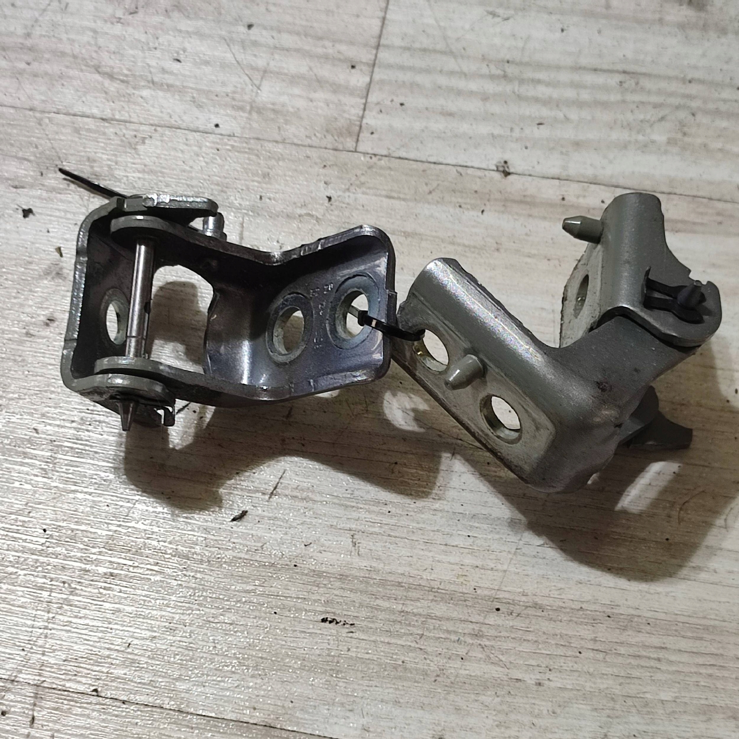 hinges door tylnych rear part side left Opel Corsa F