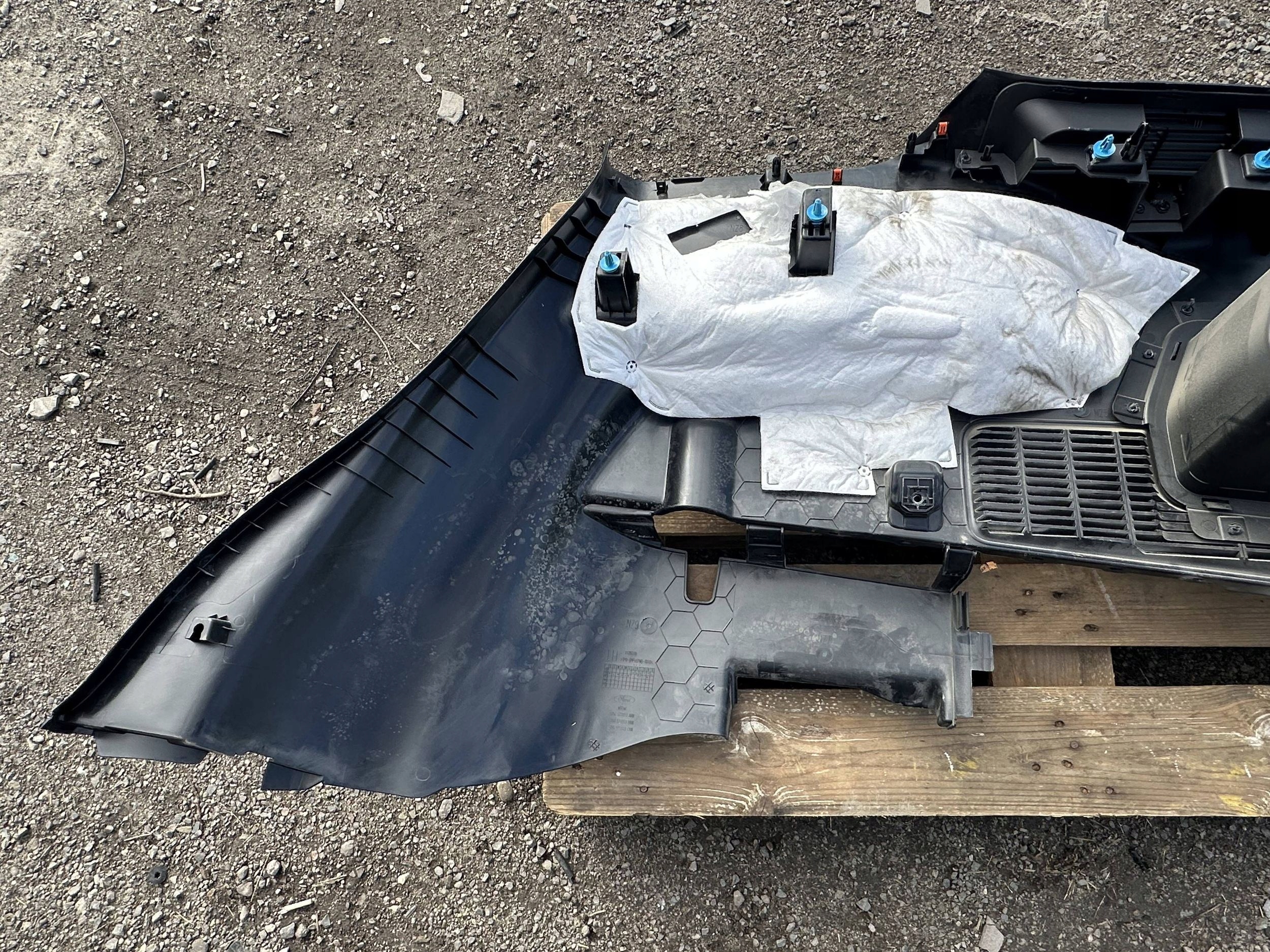 side upholstery side left boot rear part rear. Ford Explorer 2020+