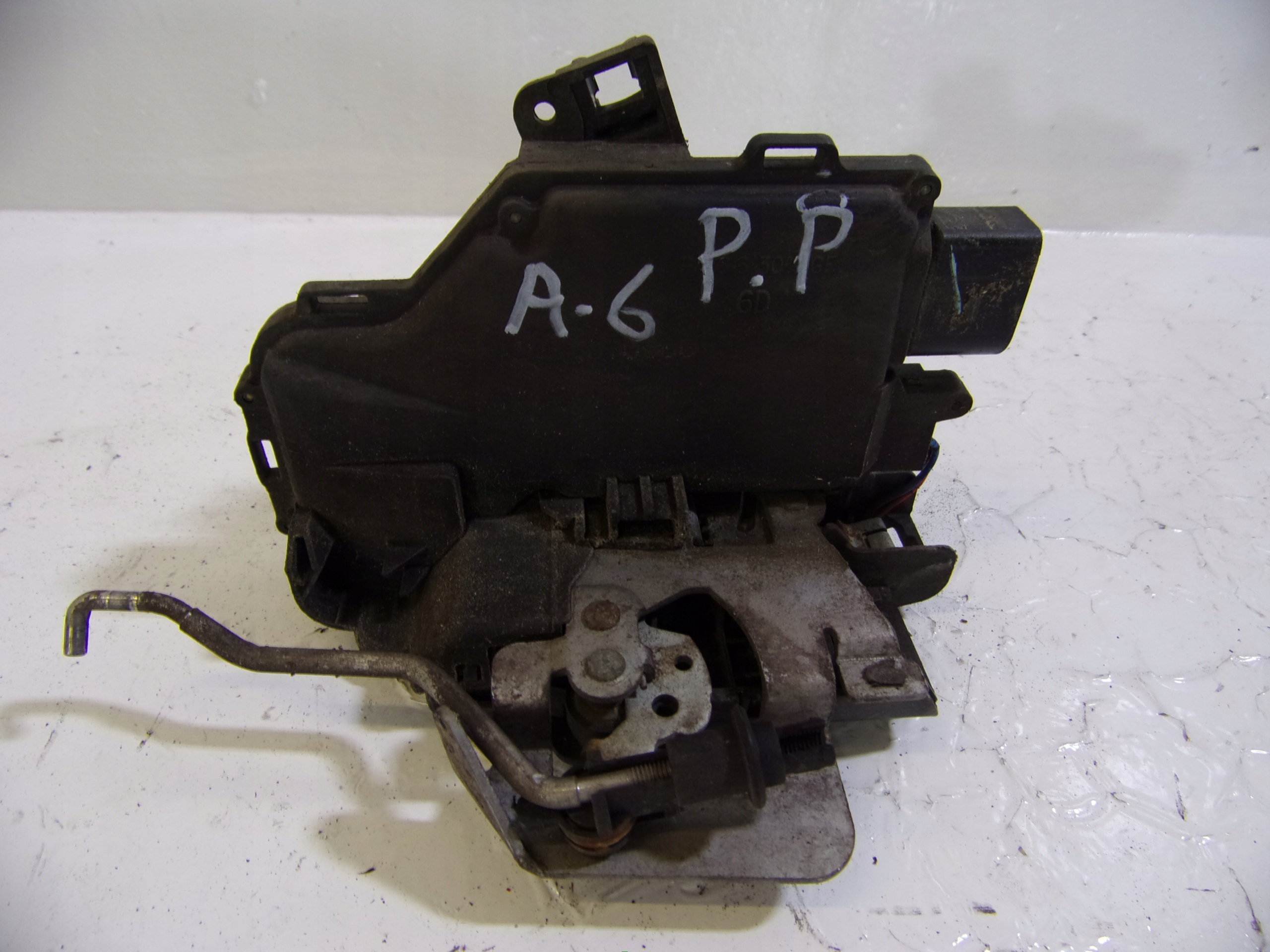 lock door CENTRALNY right front AUDI A6-C5 9 PIN