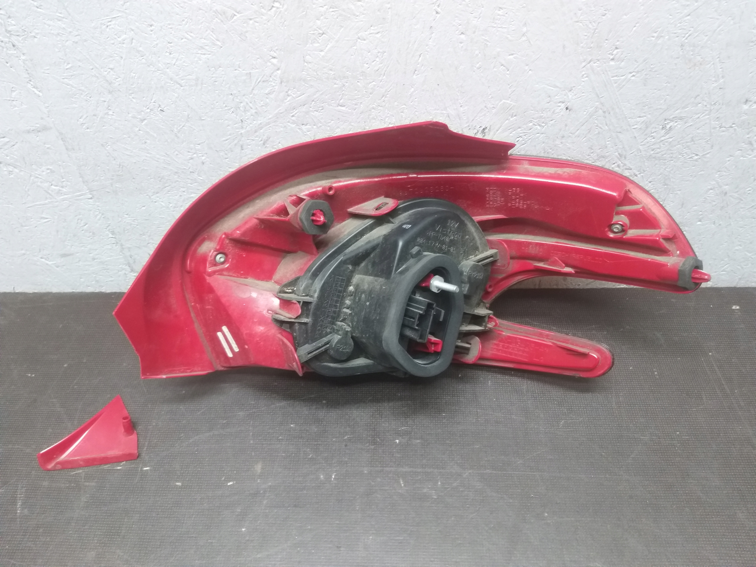 light rear part left PEUGEOT 208 12-15