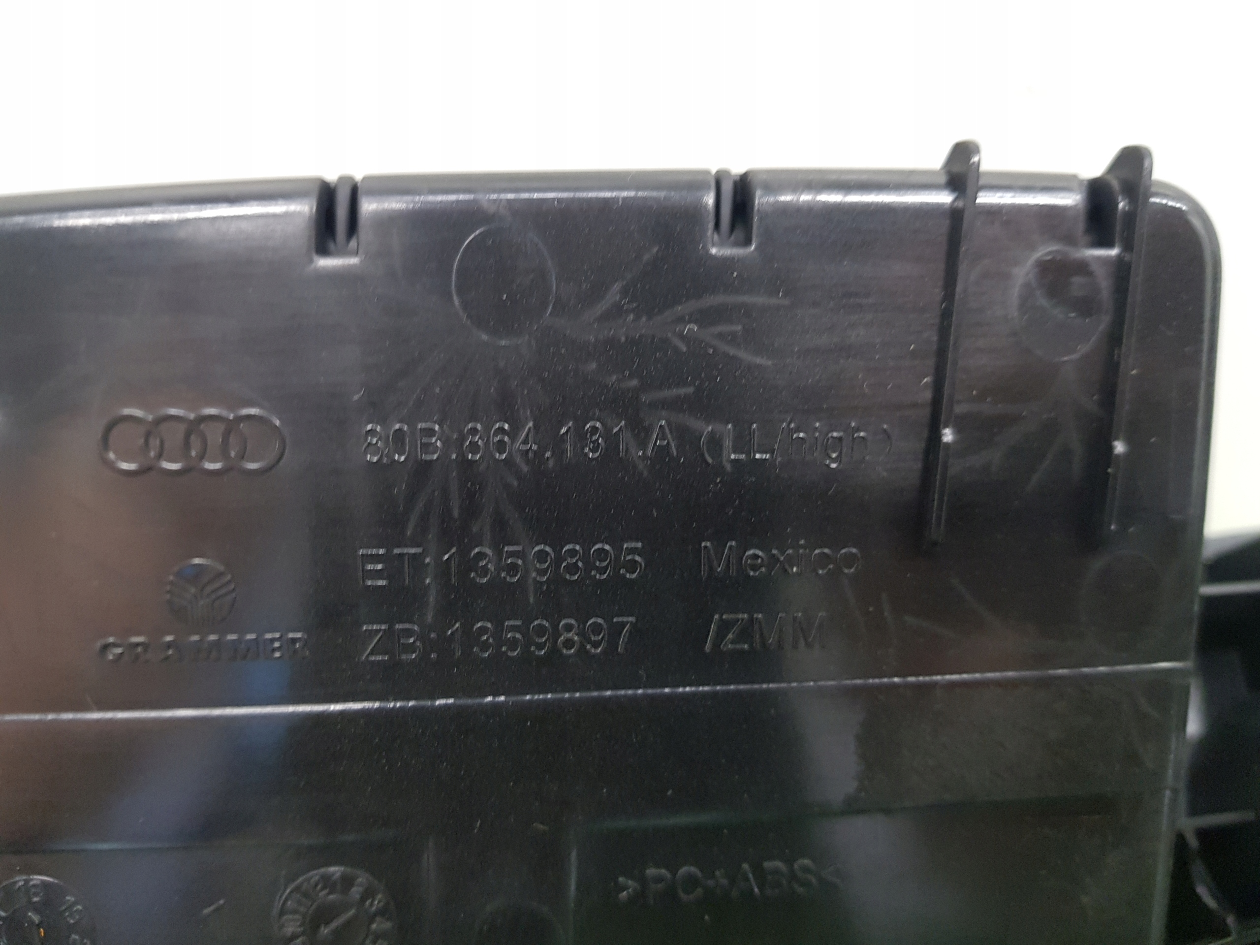 adapter USB button START STOP AUDI Q5 2018 80B864131A