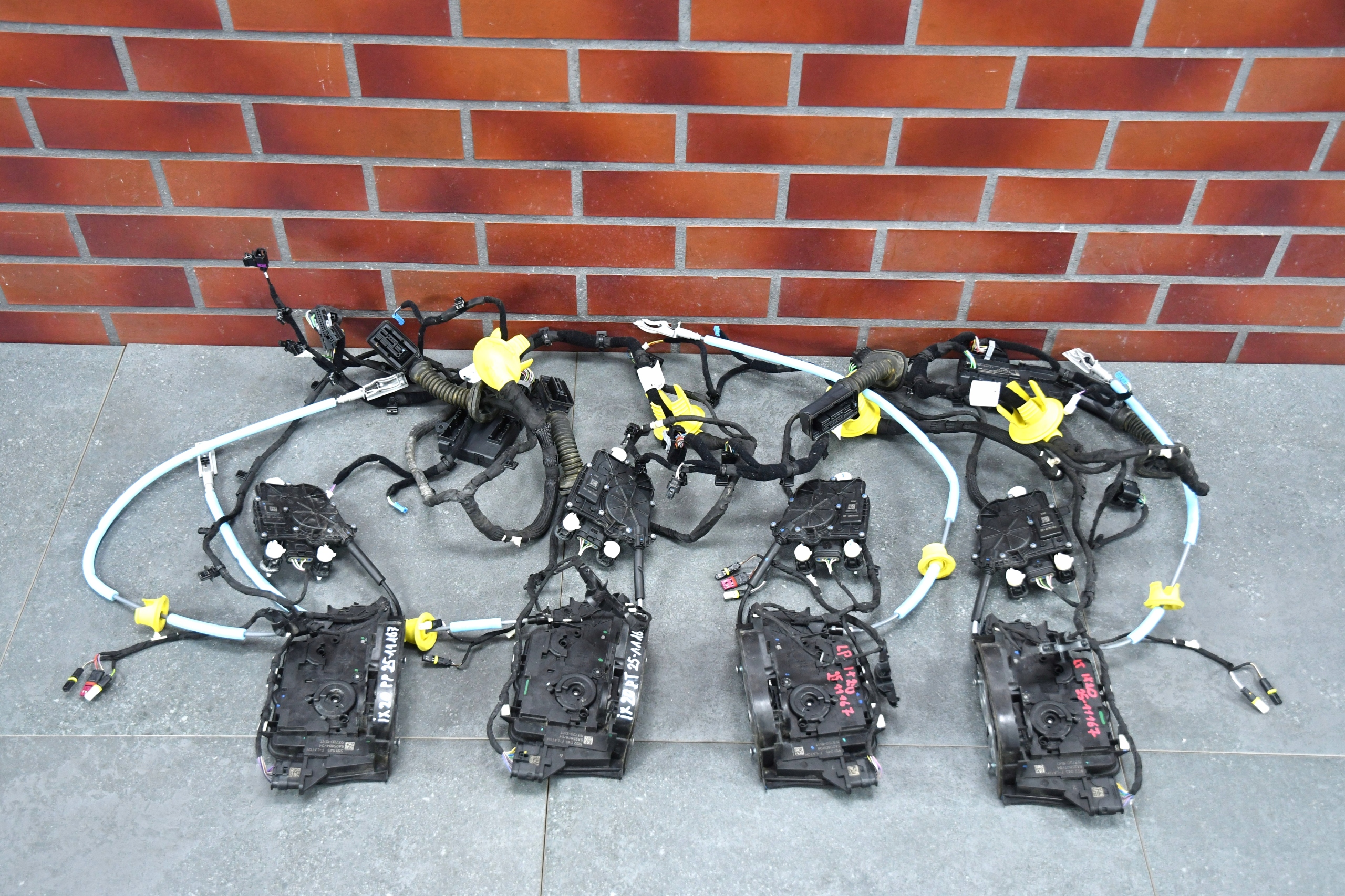 lock ZAMKI DOCIAGANIE SOFT CLOSE BMW iX i20