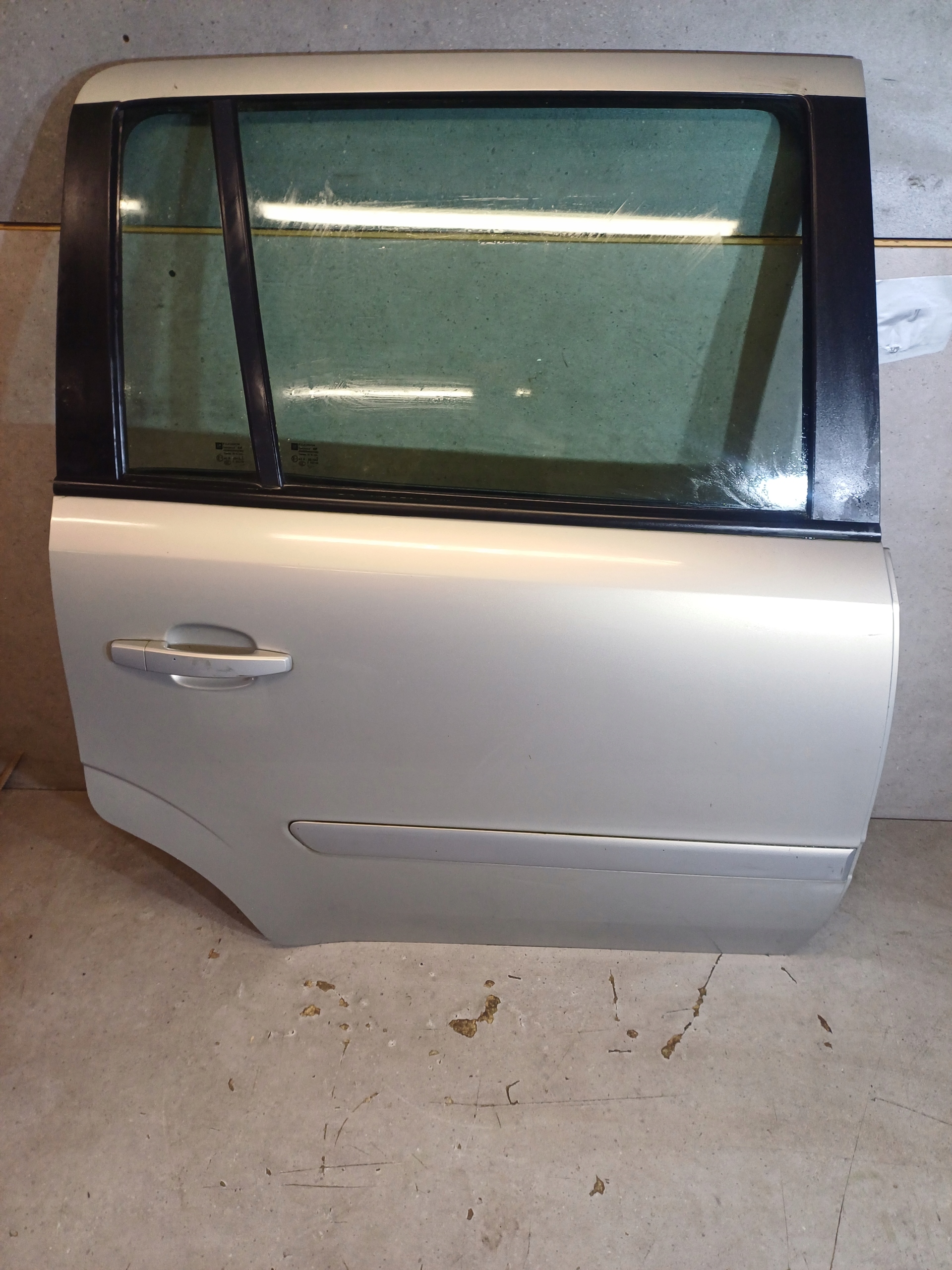 DRZWI PRAWE TYŁ OPEL ZAFIRA B KOD LAKIERU Z167