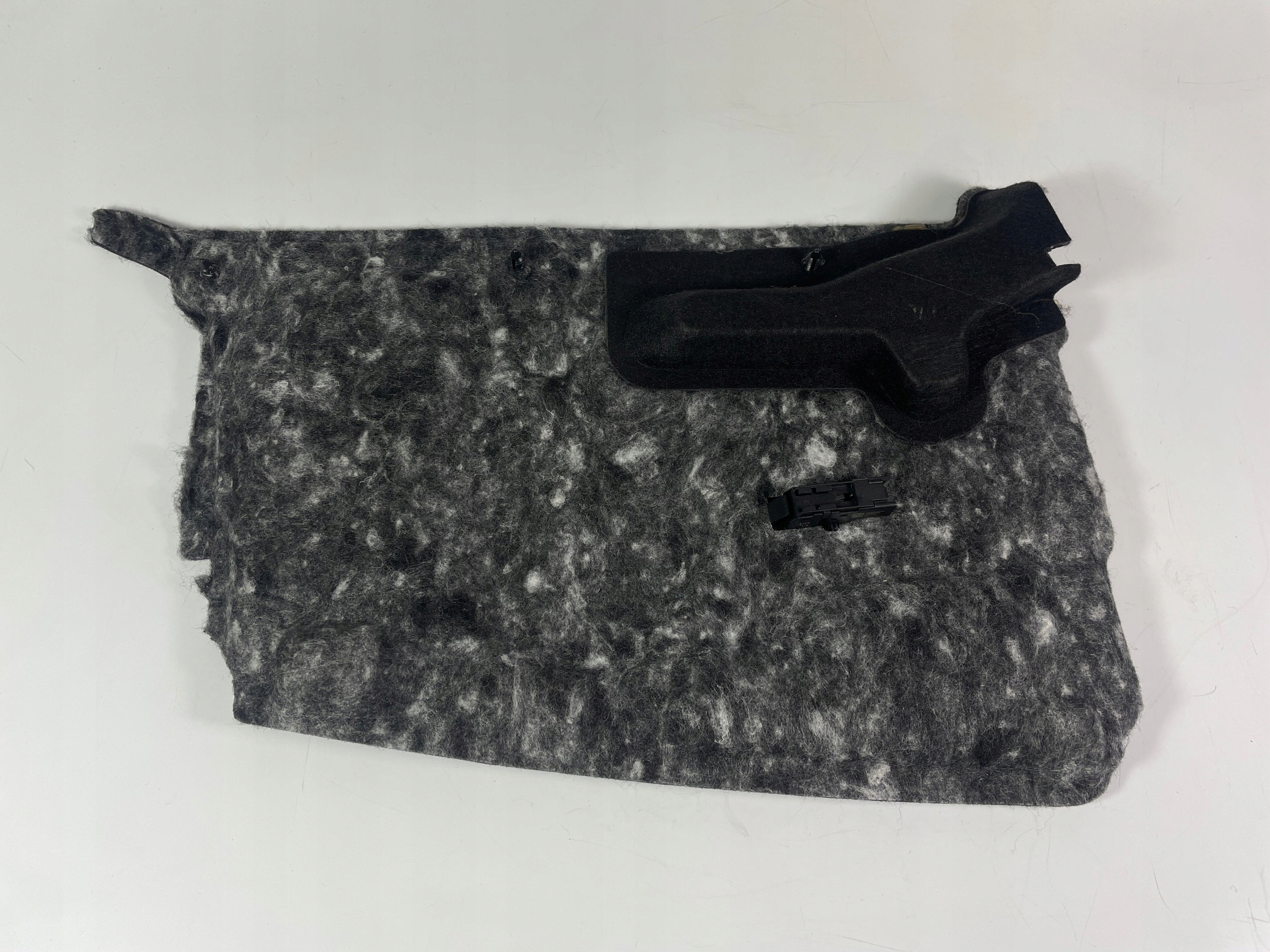 Dodge Challenger 15+ cover below deske rozdzielcza