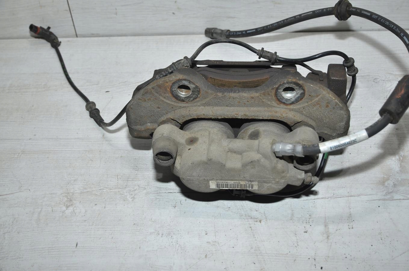 caliper right front Mercedes R-klasa W251