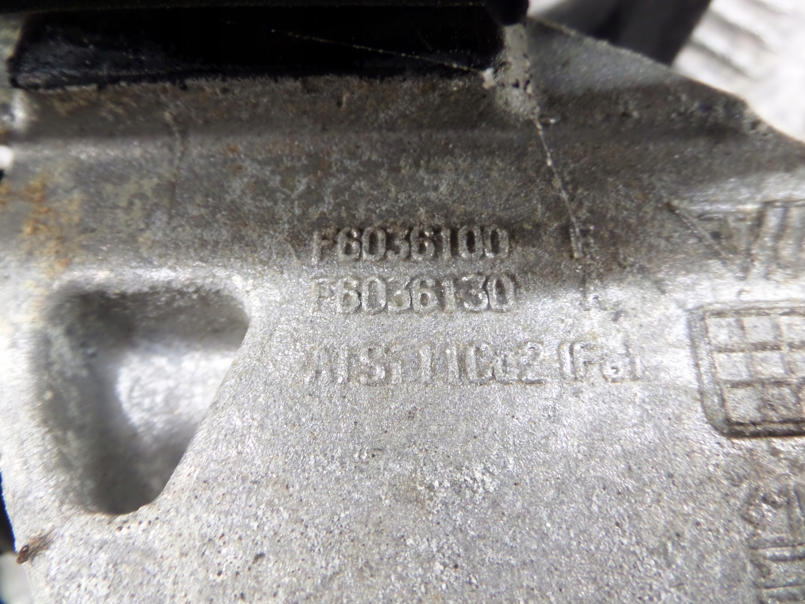 engine mount Nissan OE F6036100