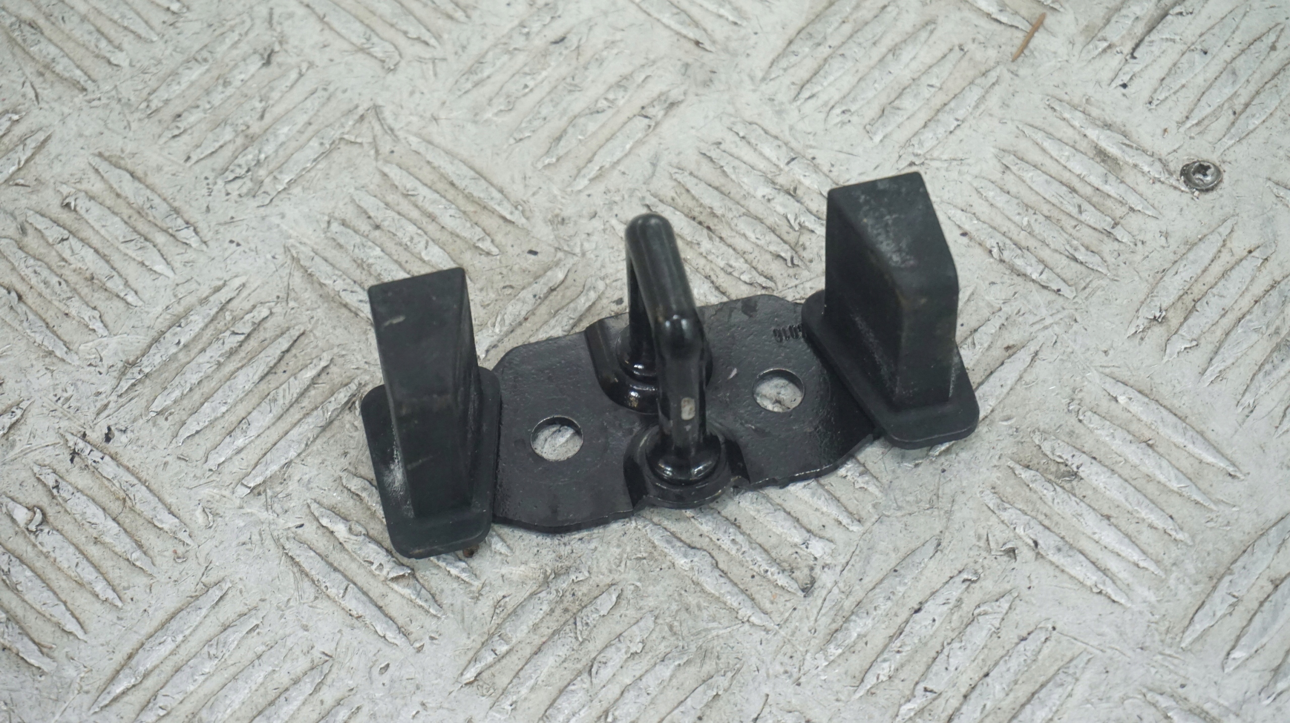 FORD RYGIEL ZAMKA KLAPY TYŁ DS73-F404B12-B