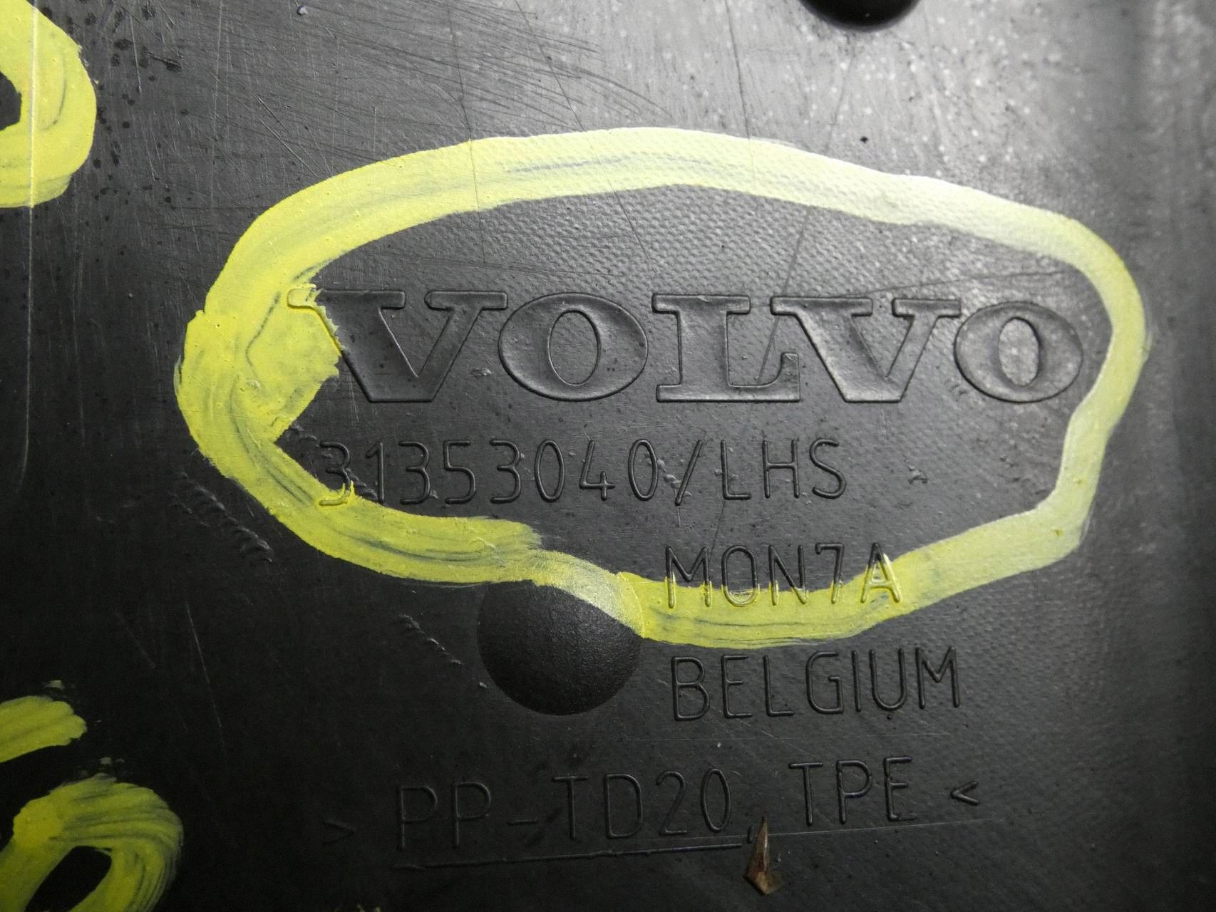 VOLVO XC60 and cover air duct air line left left front