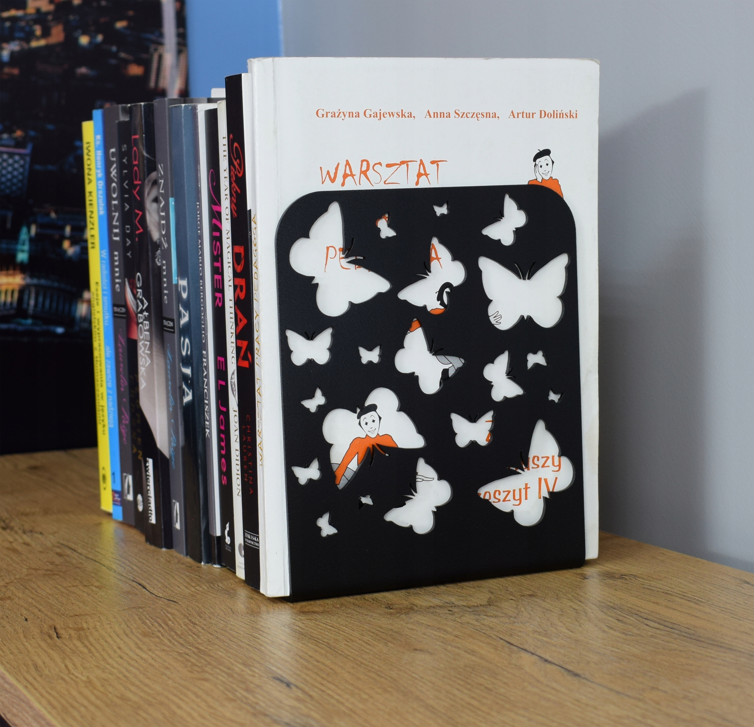 Podpórka do książek motyle solidna metalowa czarna Kolor czarny