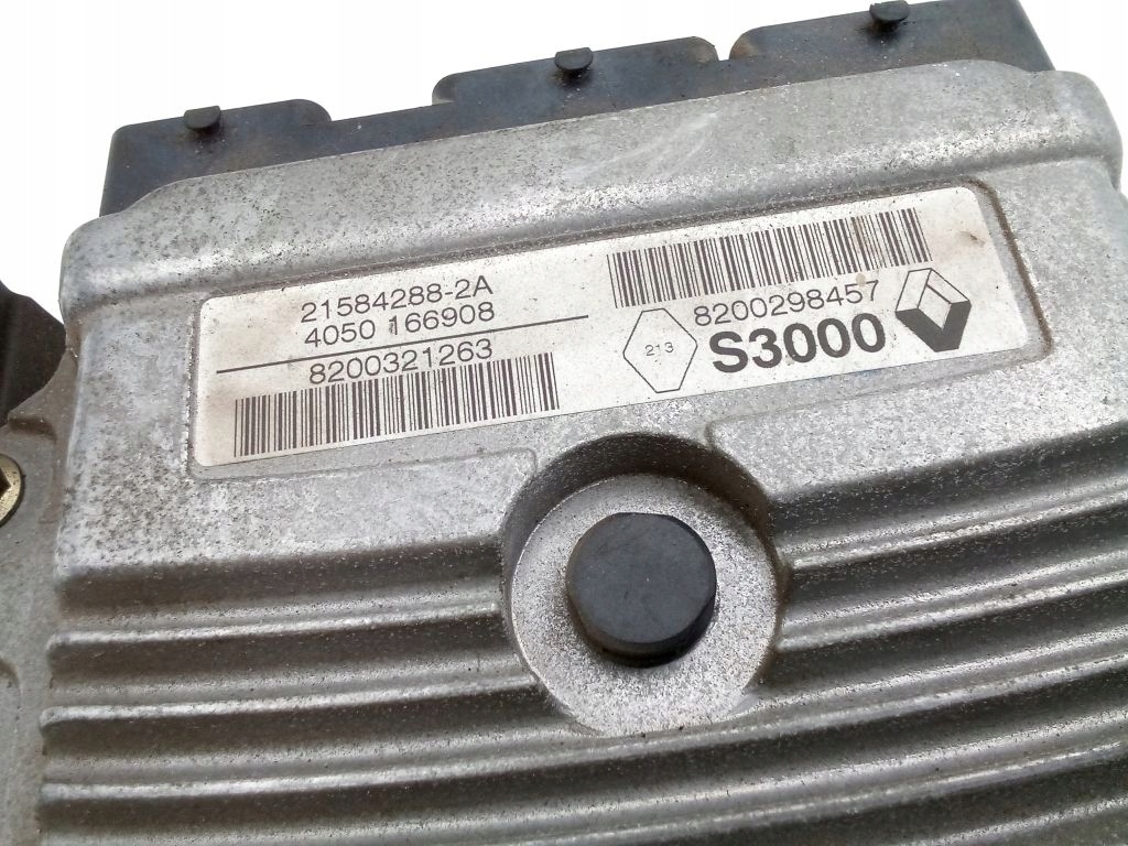 Renault computer control unit of the engine 8200298457
