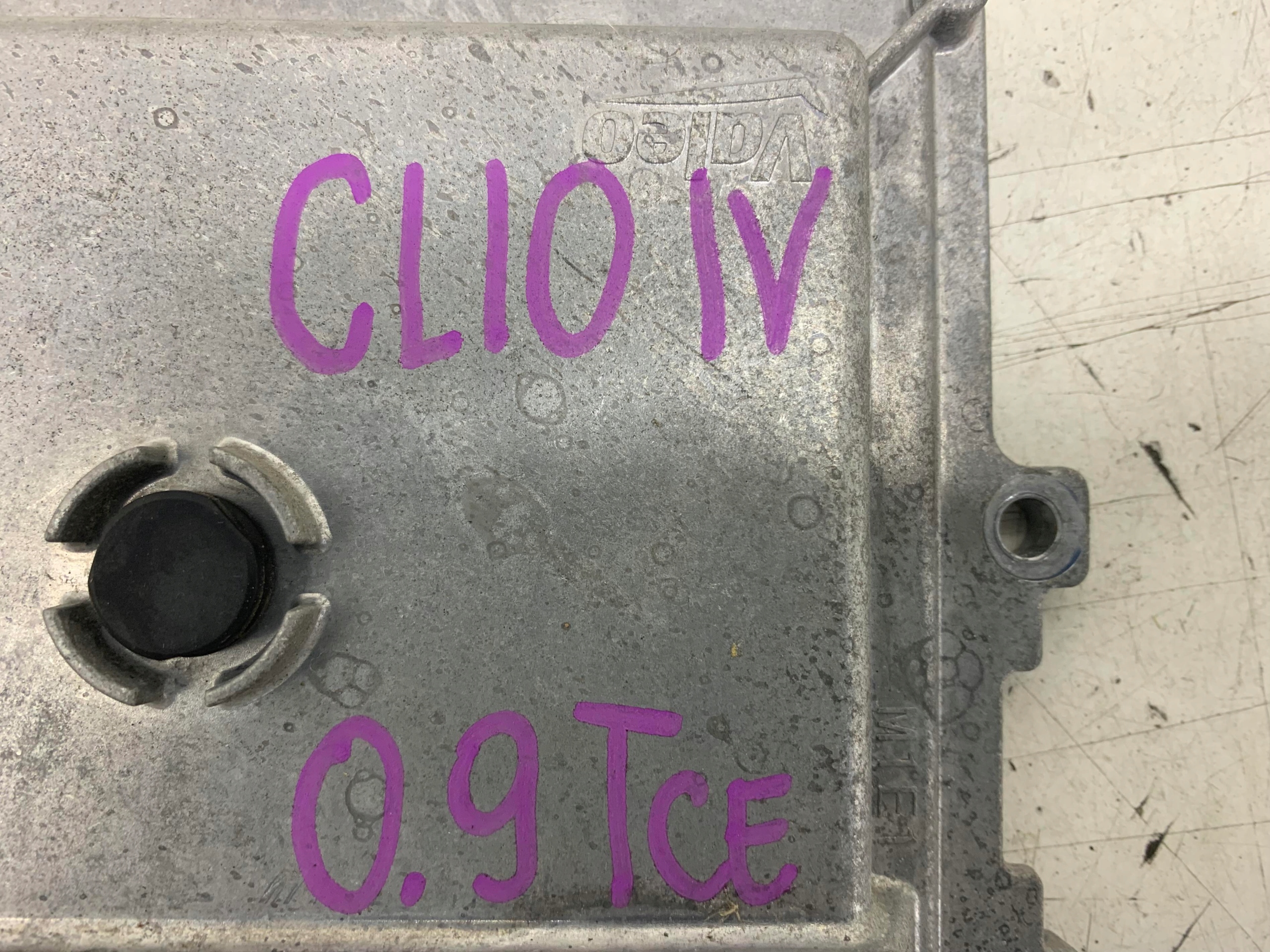 computer control unit of the engine 237102706R RENAULT CLIO IV 0.9 TCE 12-16
