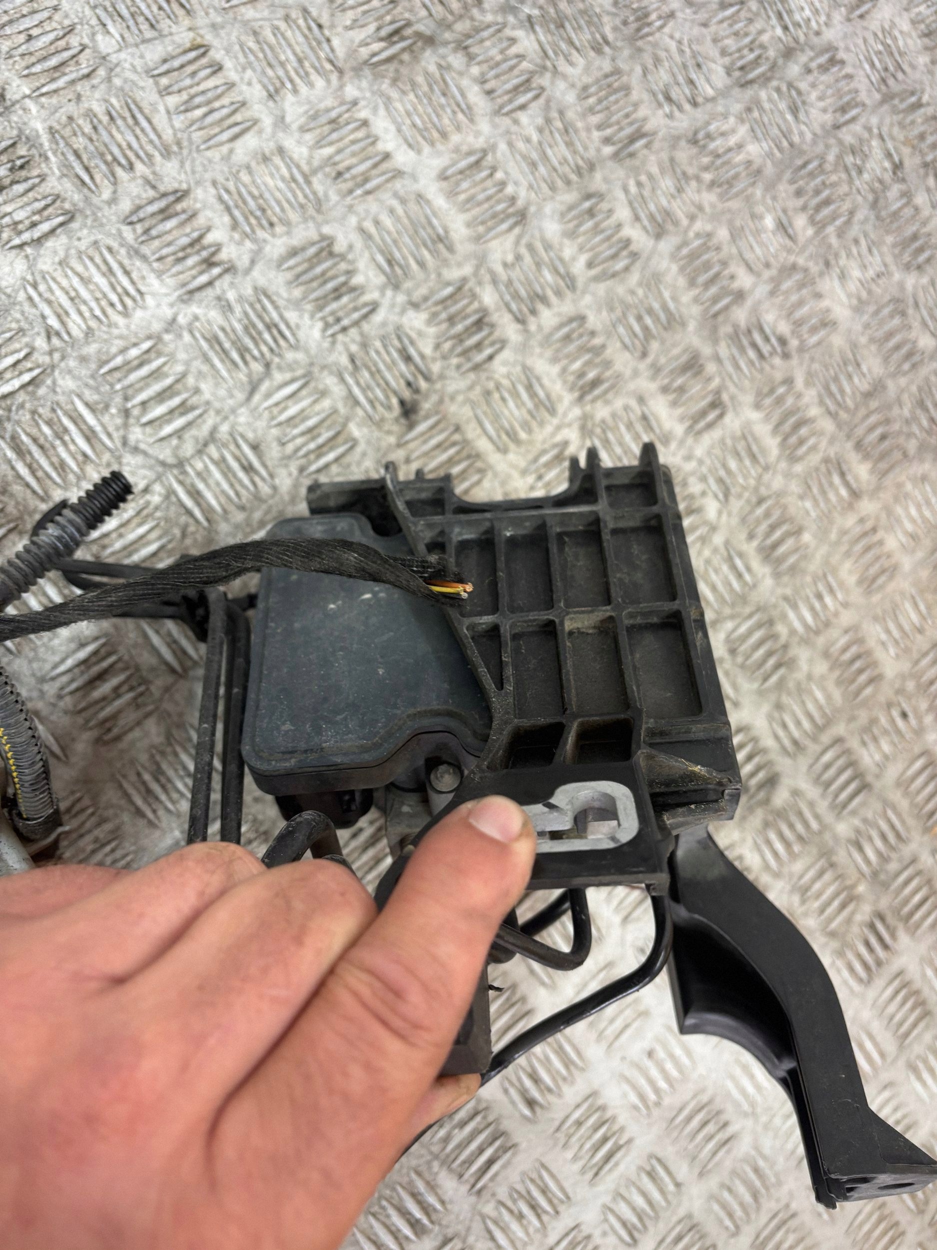 pump ABS OPEL MERIVA B 13440976