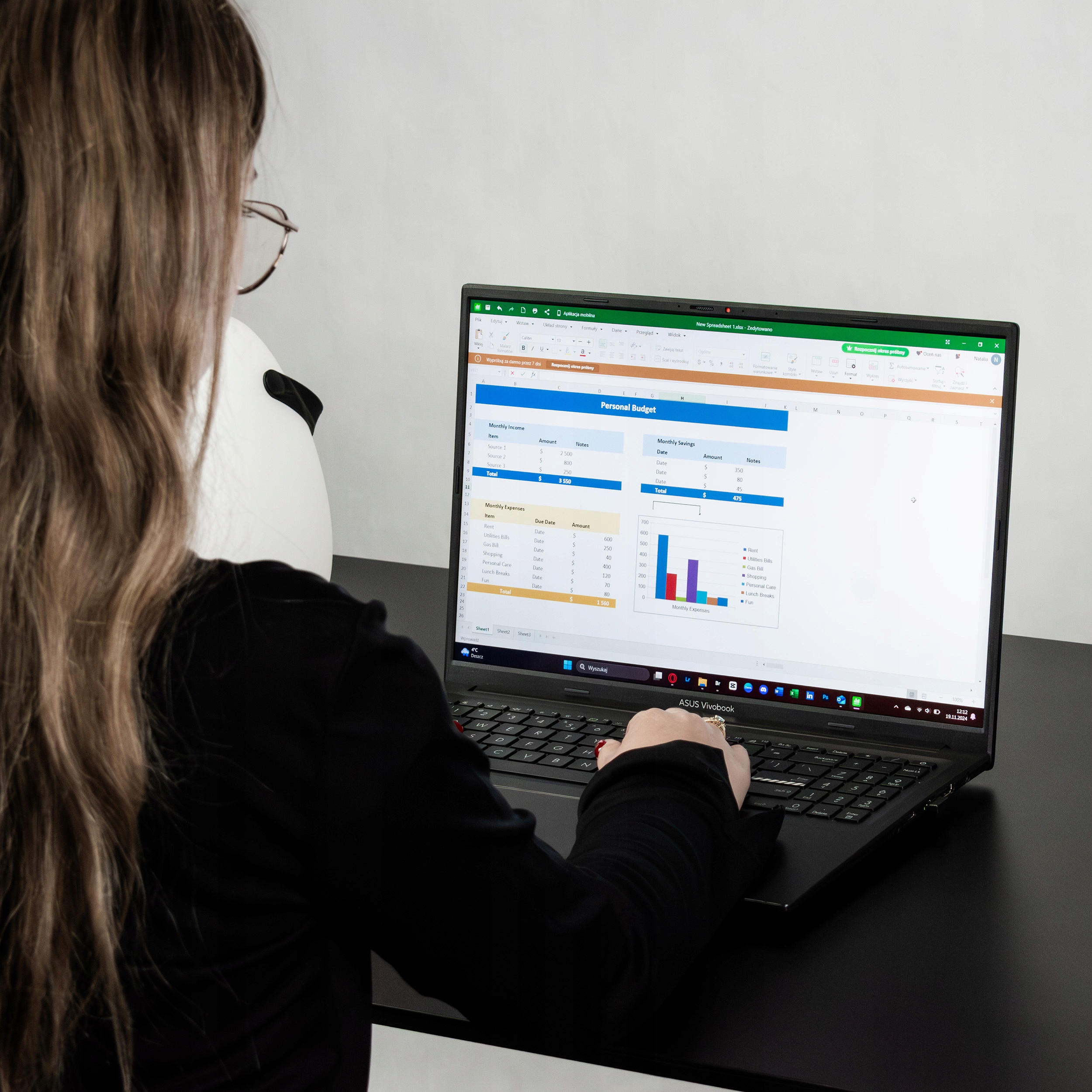 ELEKTRICKY-NASTAVITELNY-PSACI-STUL-CONTROL-PRO-140-Bila-Cerna-Material-konstrukce-kov