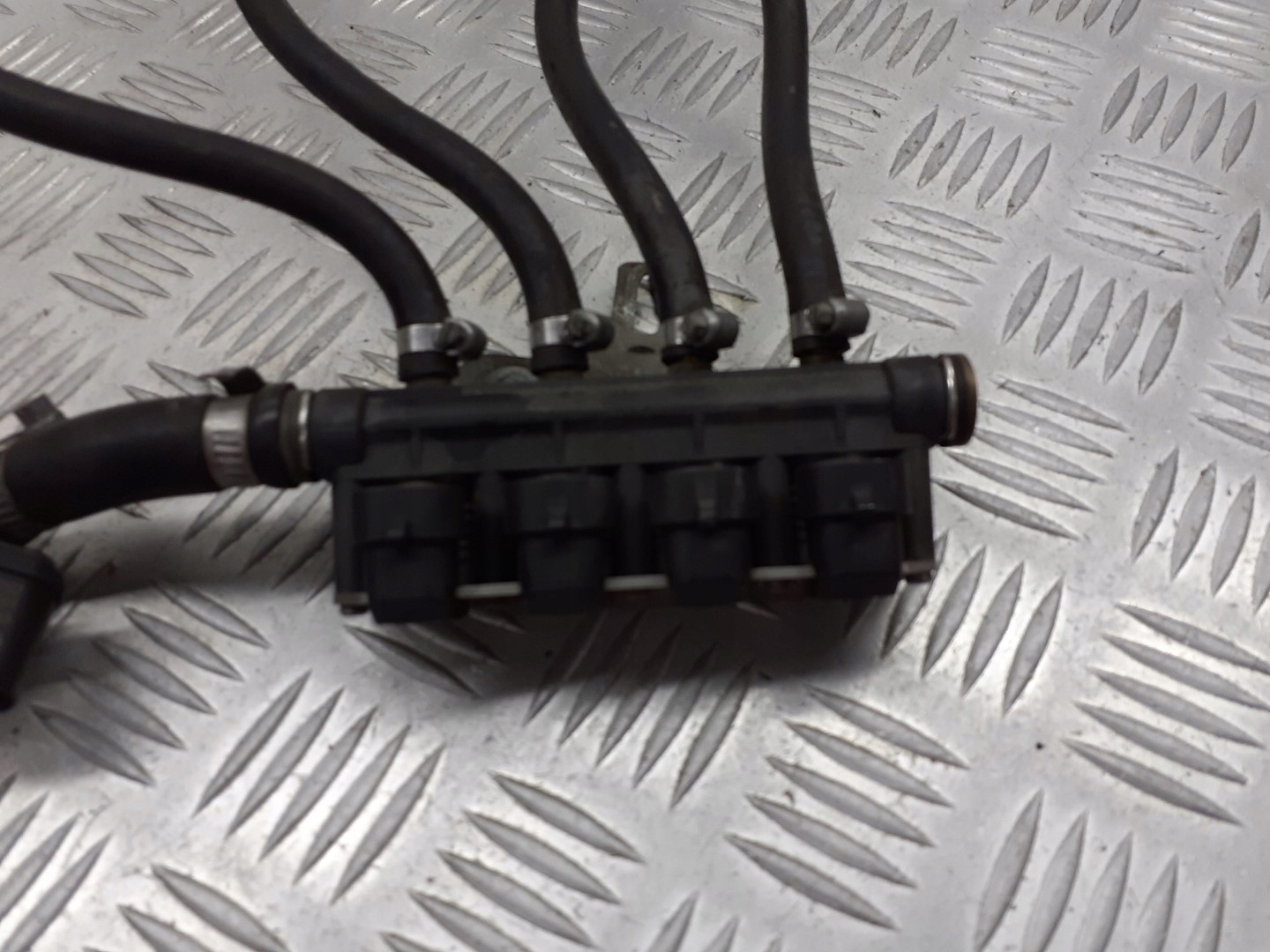 LISTWA WTRYSKOWA GAZU 67R-017064 Producent części Inny