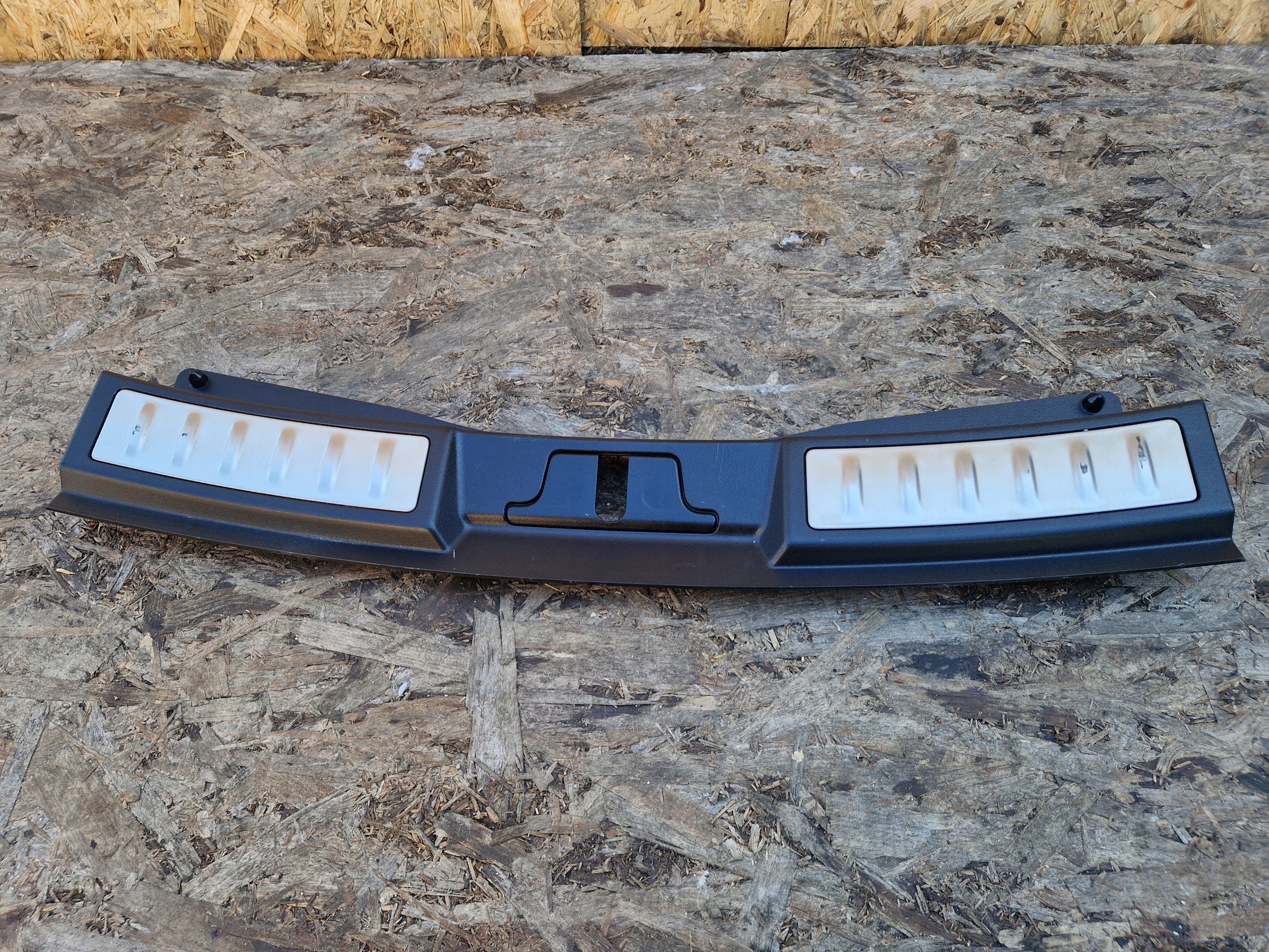 cover cap for rear panel EVOQUE II K8D2-113A10-B