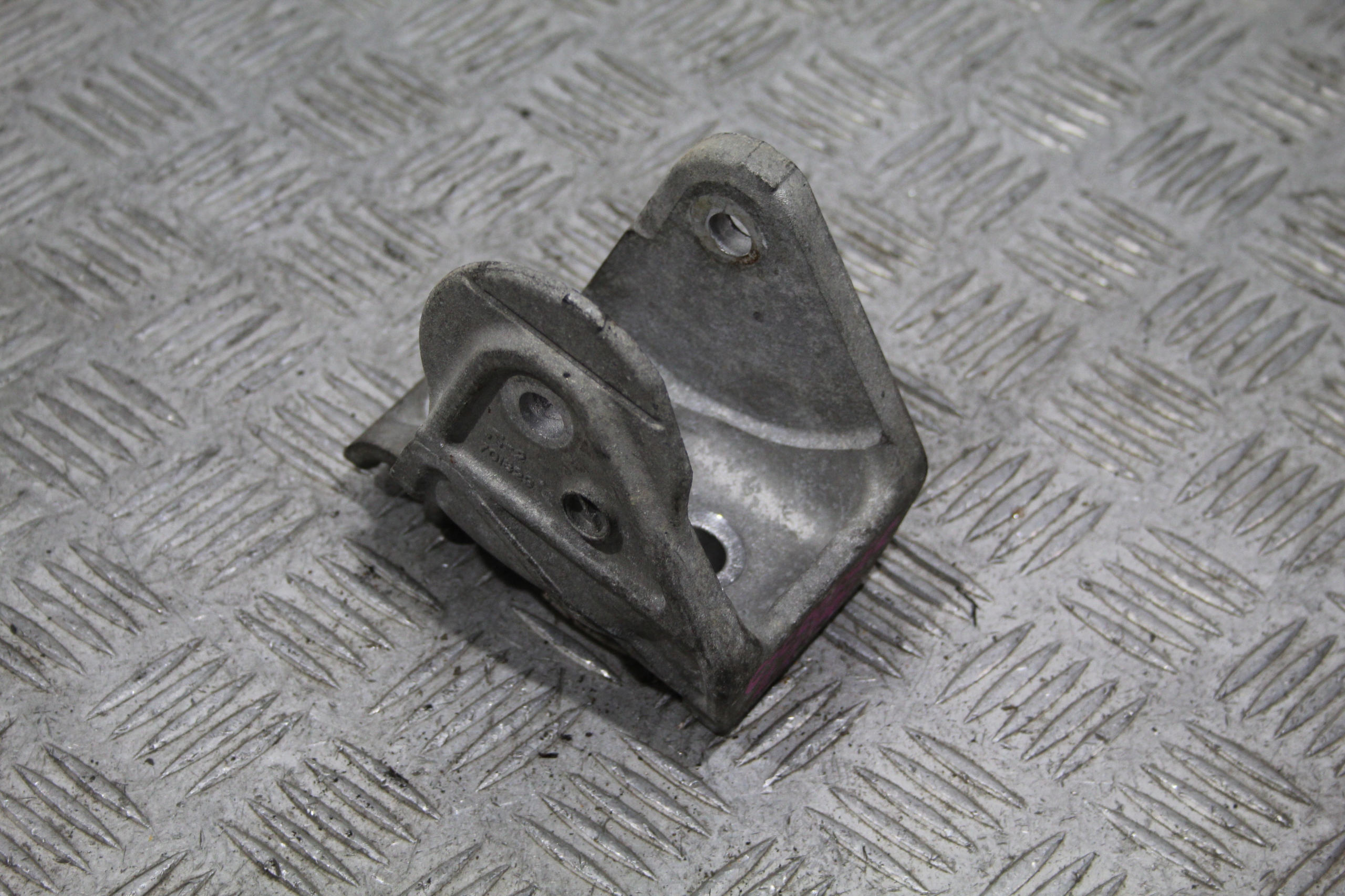 SUPPORT SUPPORT PLAQUE MOTEUR CITROEN C-CROSSER