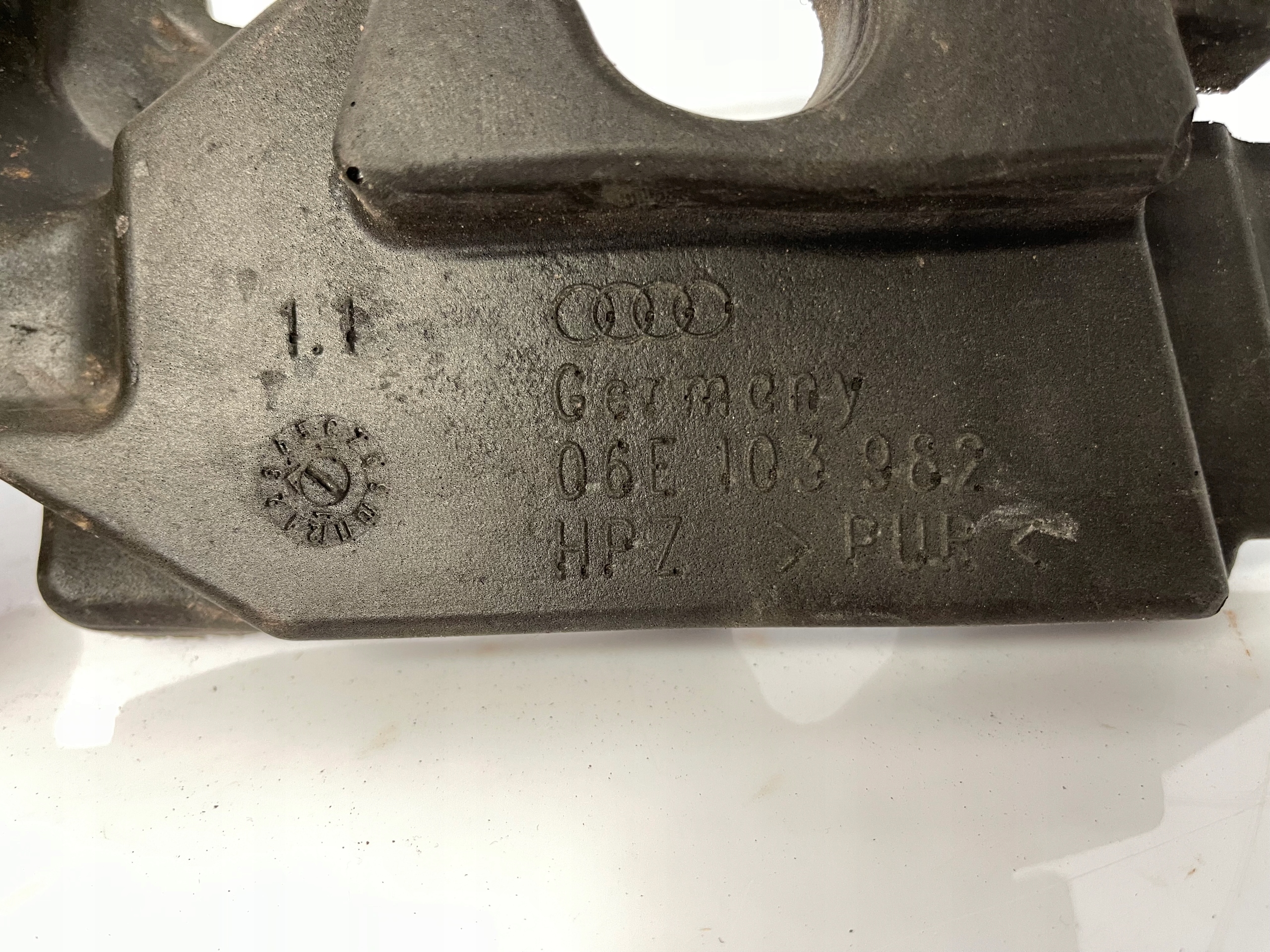 AUDI A6 C7 2.8 FSI cover 06E103982
