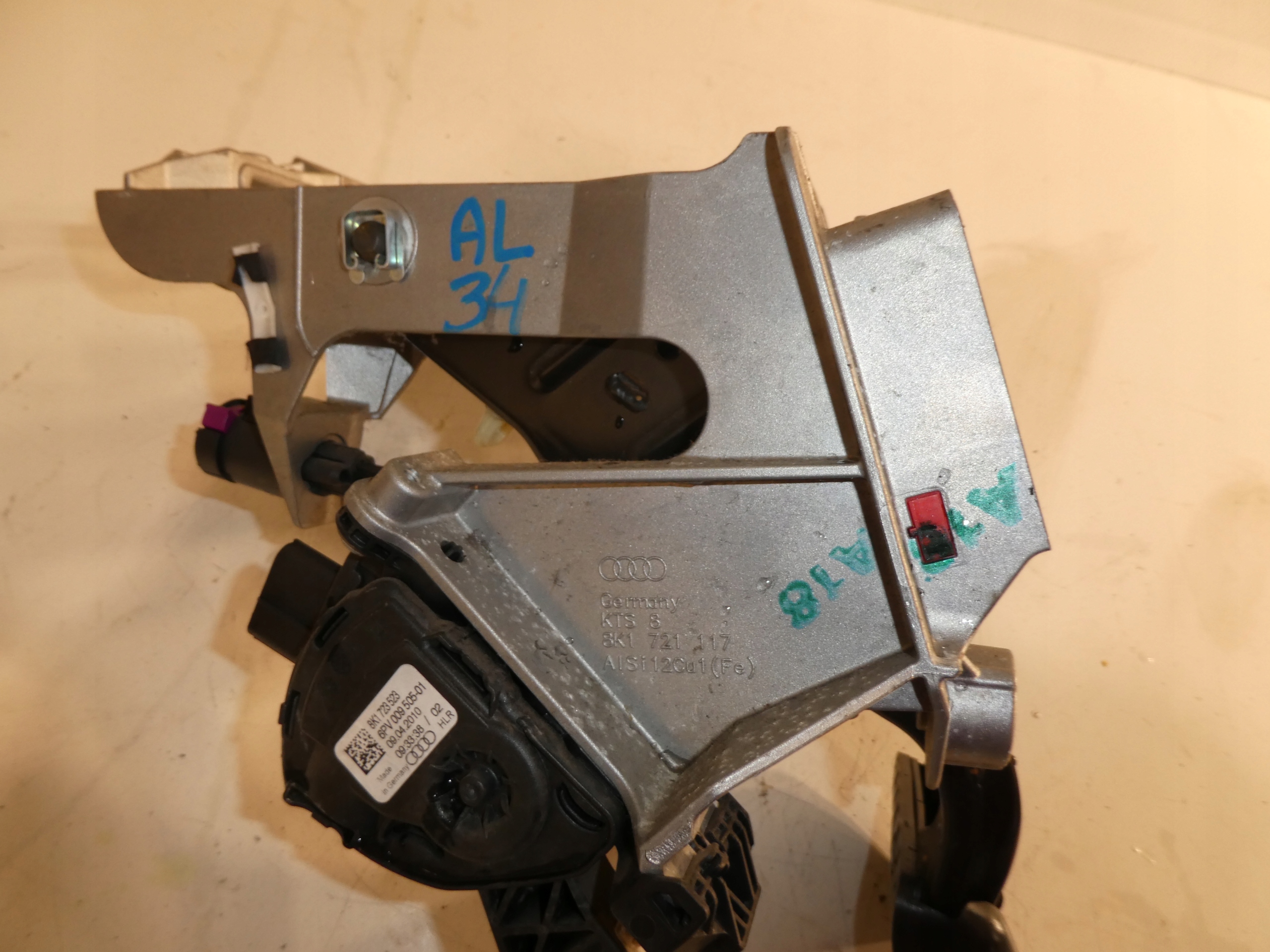 AUDI A4 B8 A5 accelerator pedal brakes support 8K1721117
