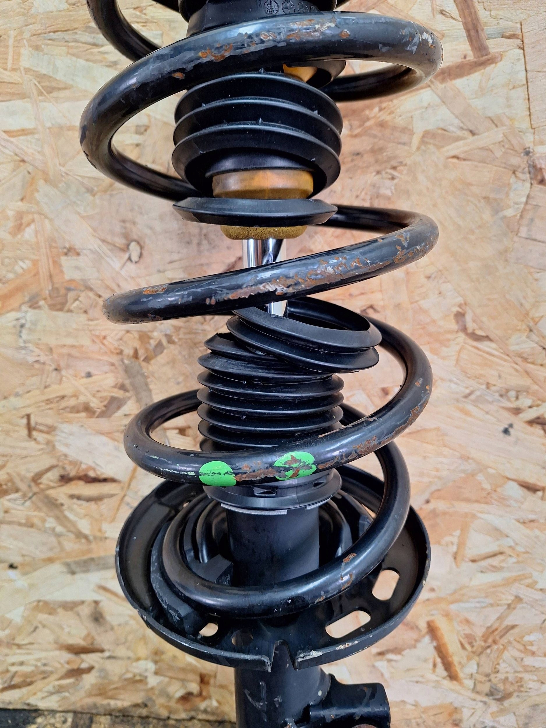 shock absorber right front MAZDA CX5 and 12-17 KD45-34700A