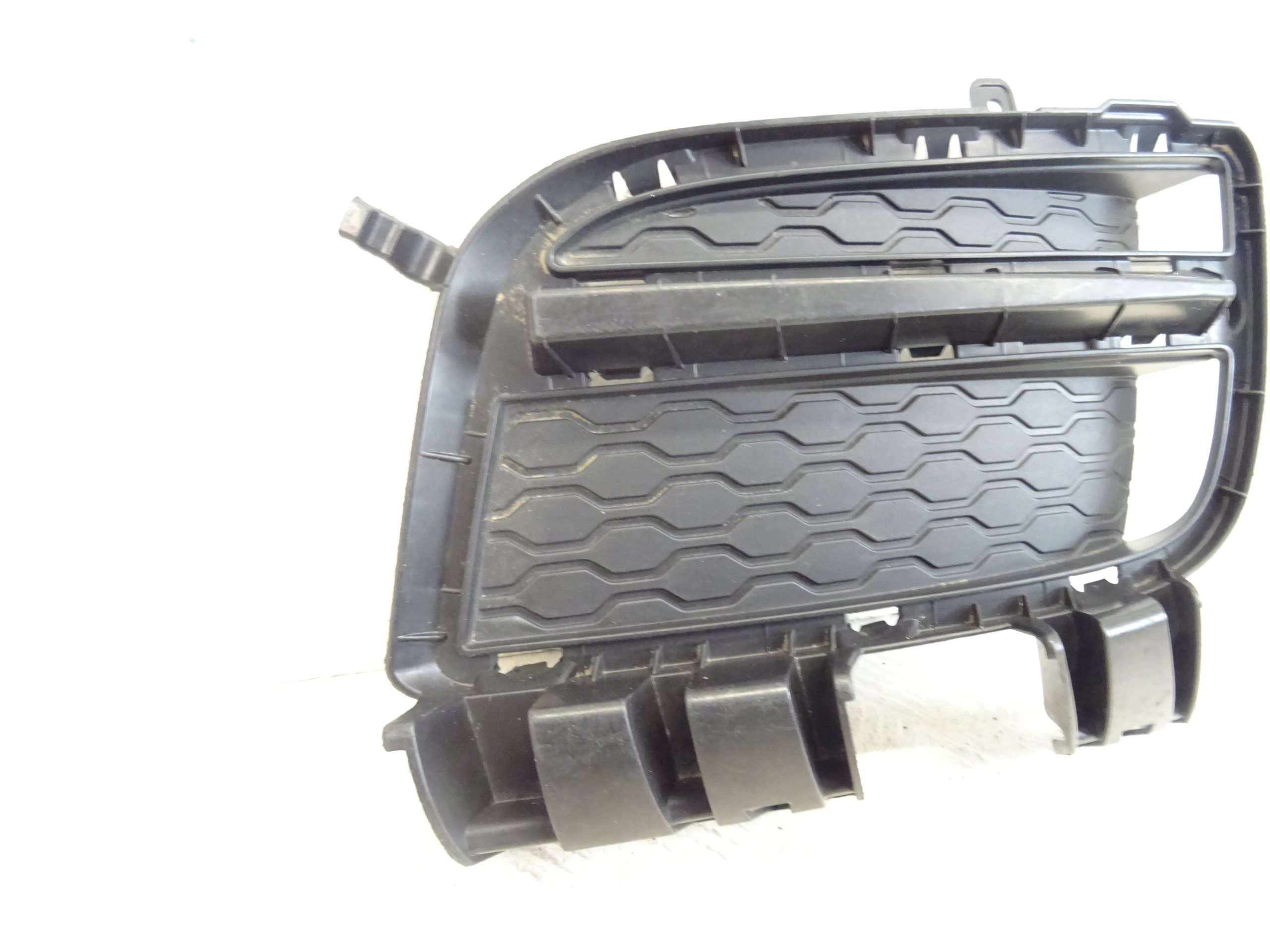 grid of a bumper front front left JAGUAR XE X760 GX73-8B290-CA